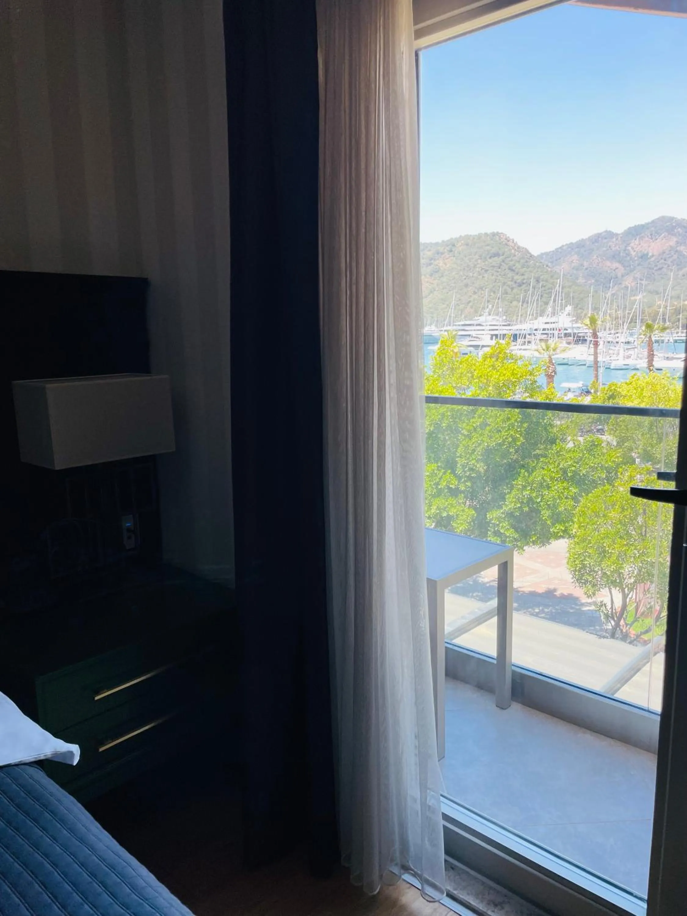 Balcony/Terrace, Bed in Hotel Marina Bay Göcek