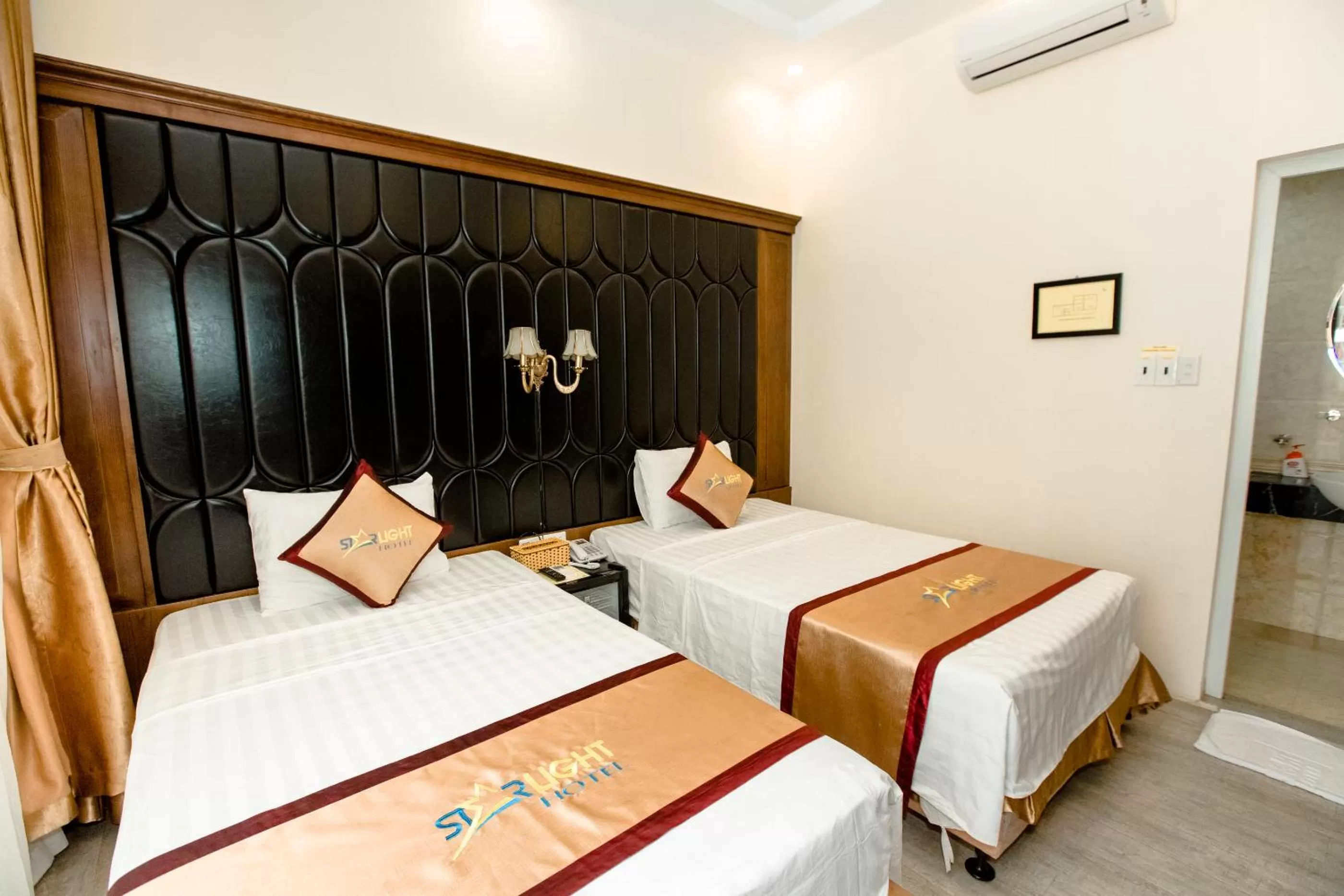 Bed in HaLong Starlight Inn & Travel