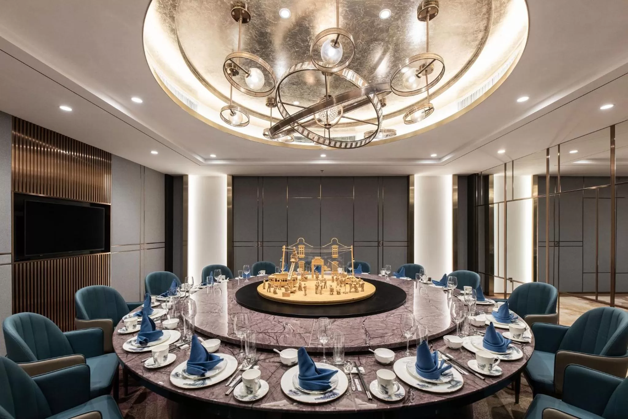 Restaurant/places to eat in Crowne Plaza Shanghai by IHG