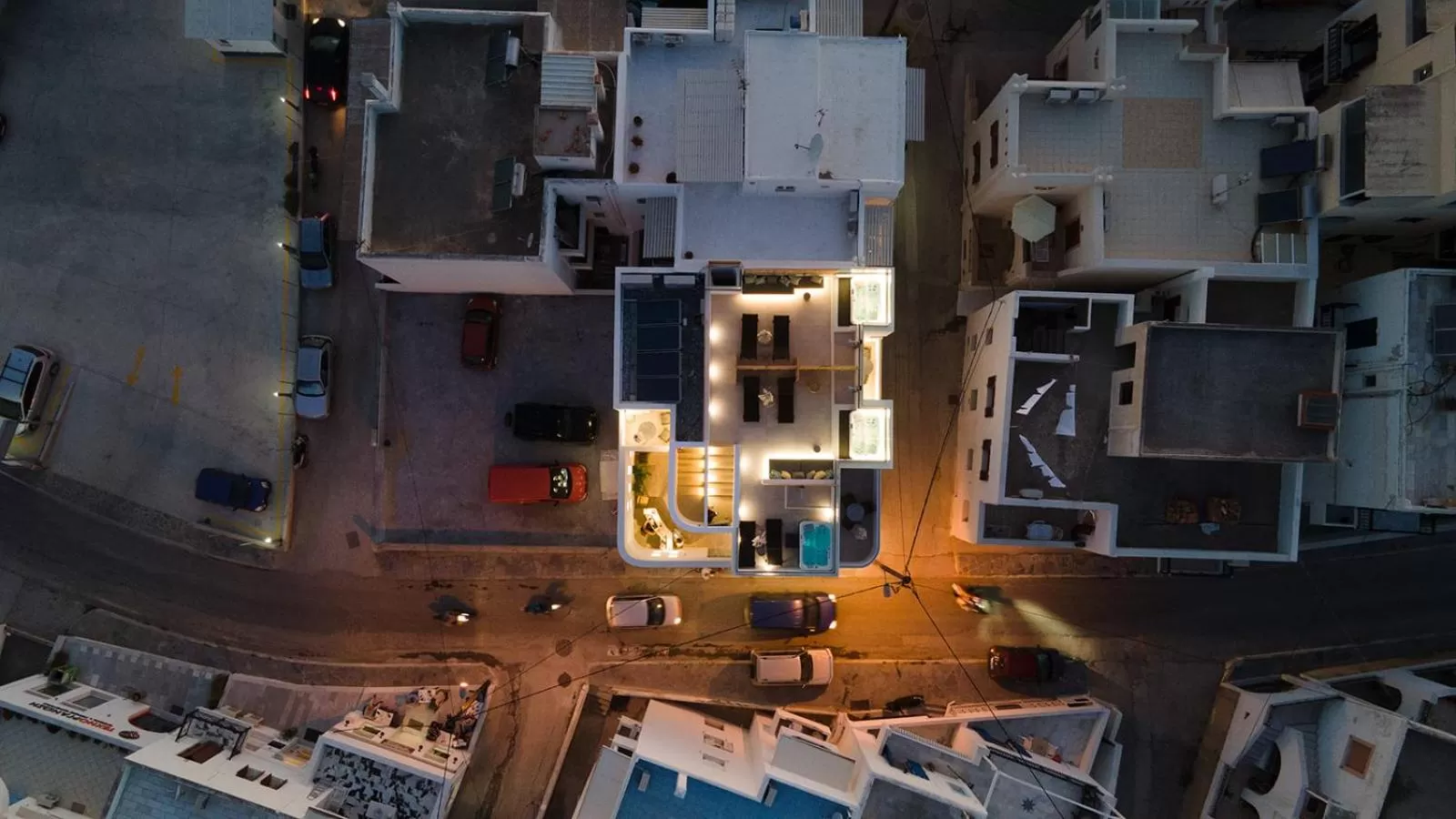 Night in "Makava Suites" Your Luxe Urban Sanctuary