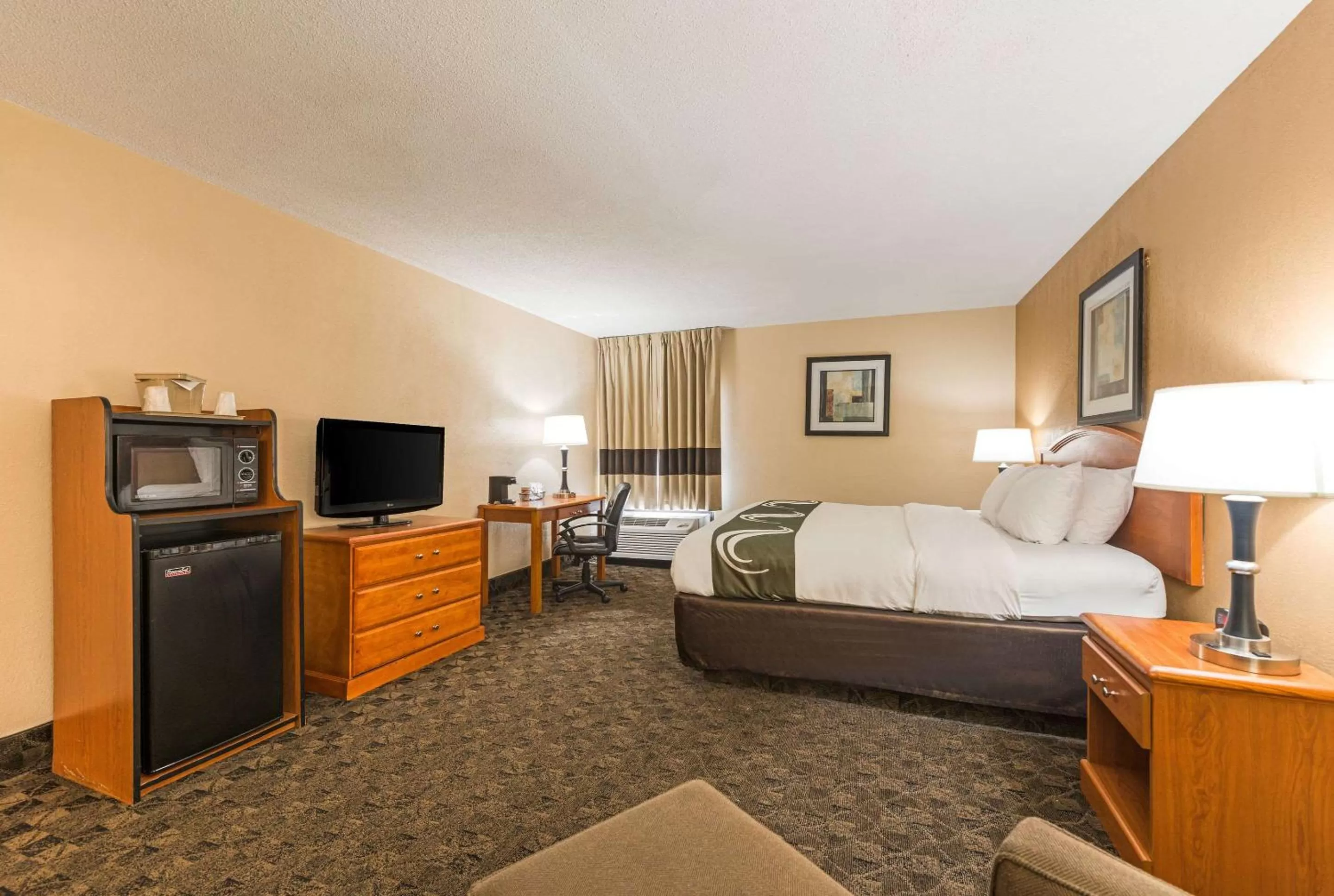 Photo of the whole room, Bed in Quality Inn & Suites Portage Central