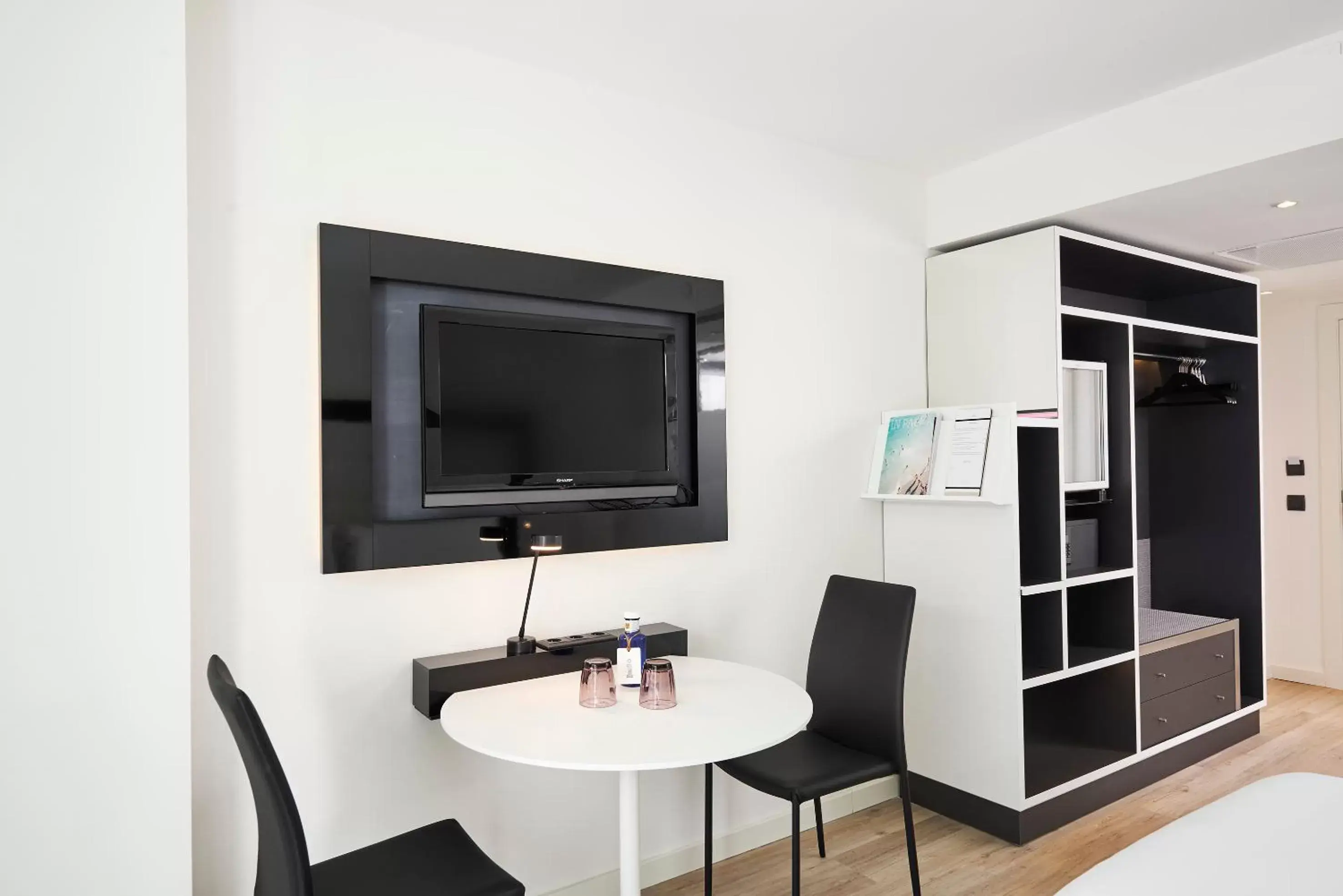 The Innside Premium Room with Balcony in INNSiDE by Meliá Palma Bosque The Innside Premium Room with Balcony in INNSiDE by Meliá Palma Bosque