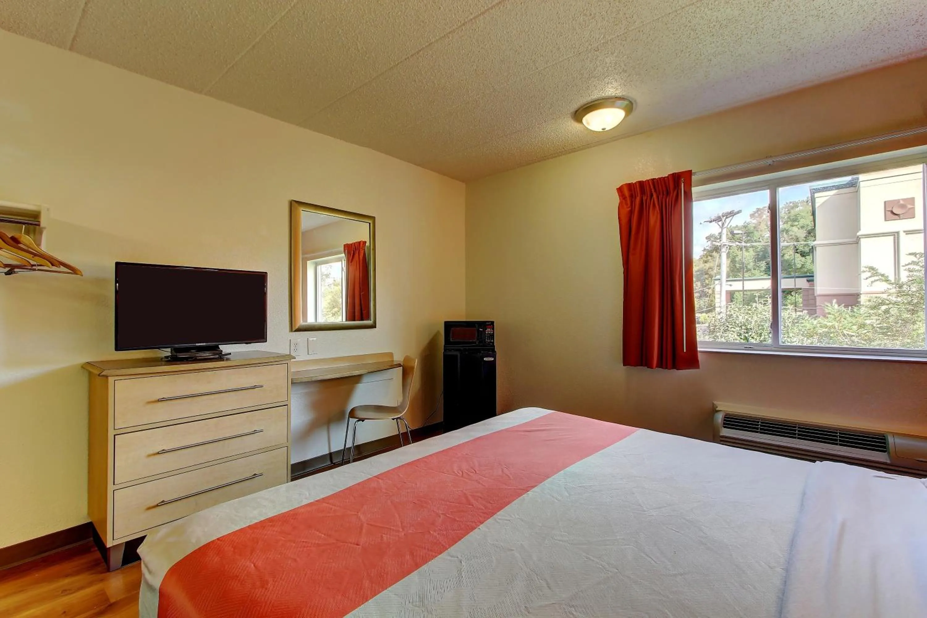 Seating area, Bed in Motel 6-York, PA - North