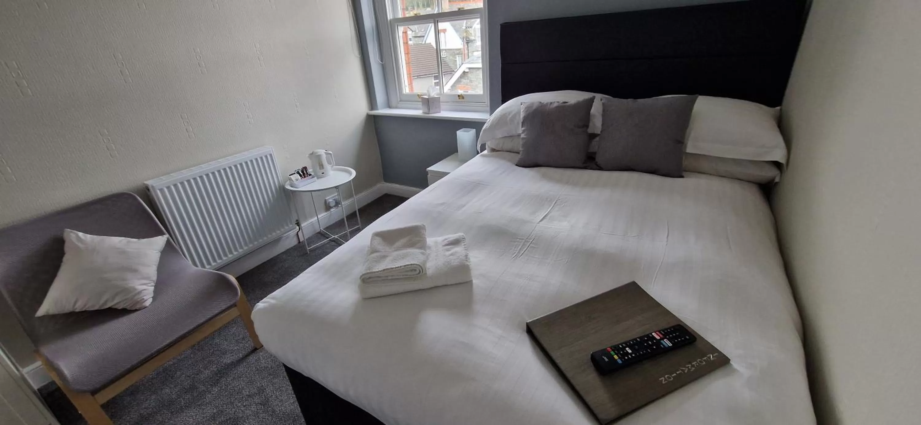 Bed in Glencoe Guest House