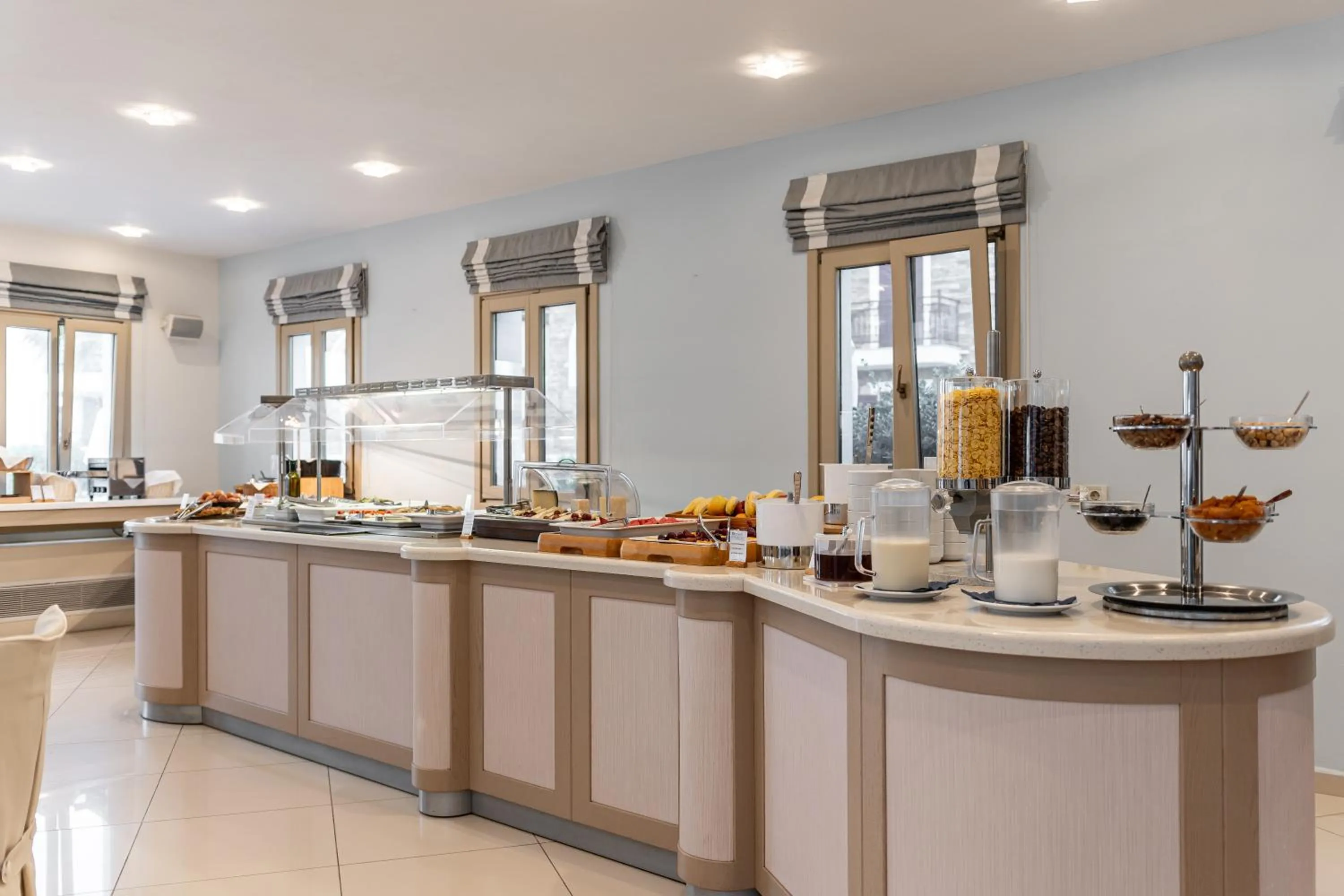 Buffet breakfast in Naxos Resort Beach Hotel