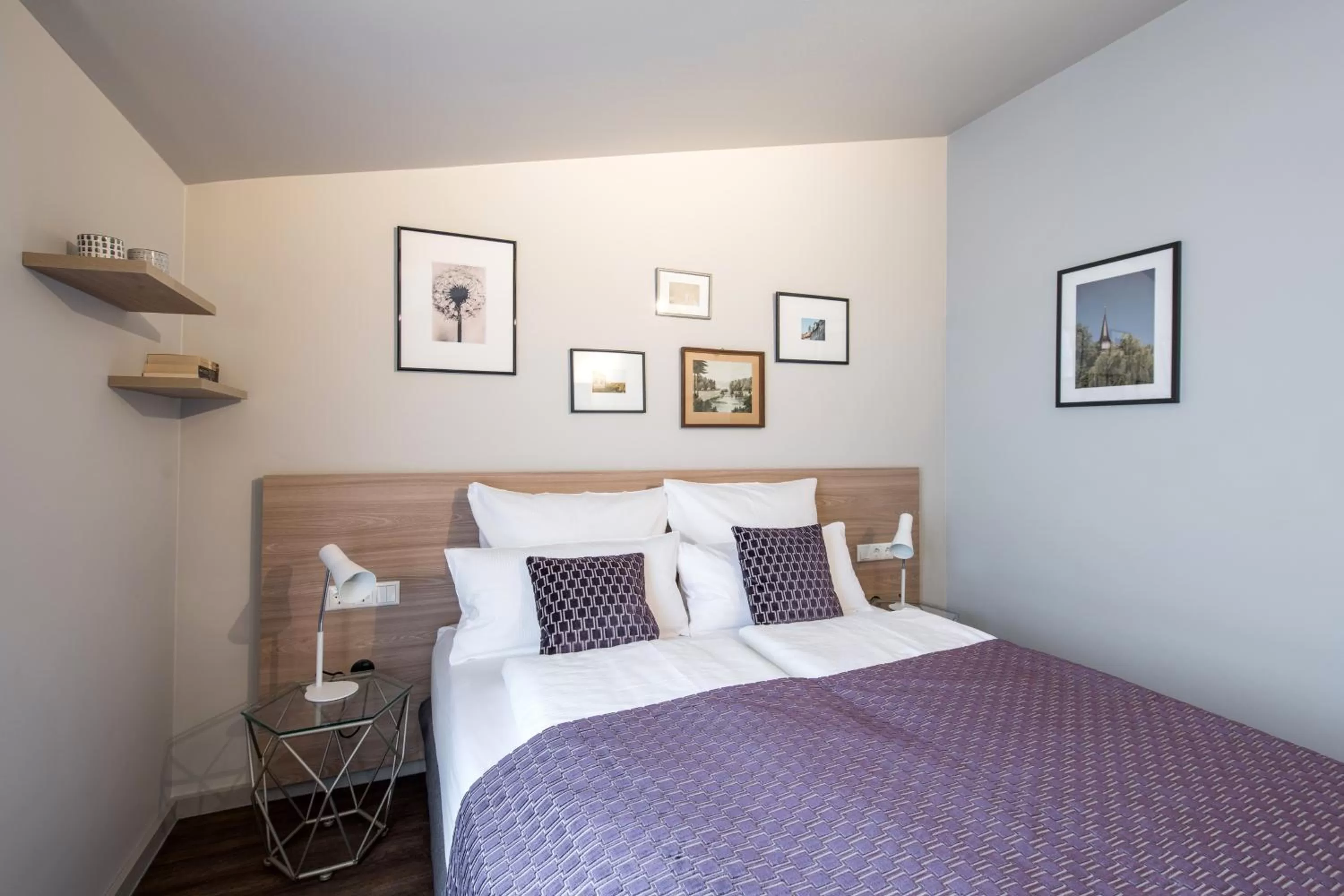 Photo of the whole room, Bed in stattHotel Weimar