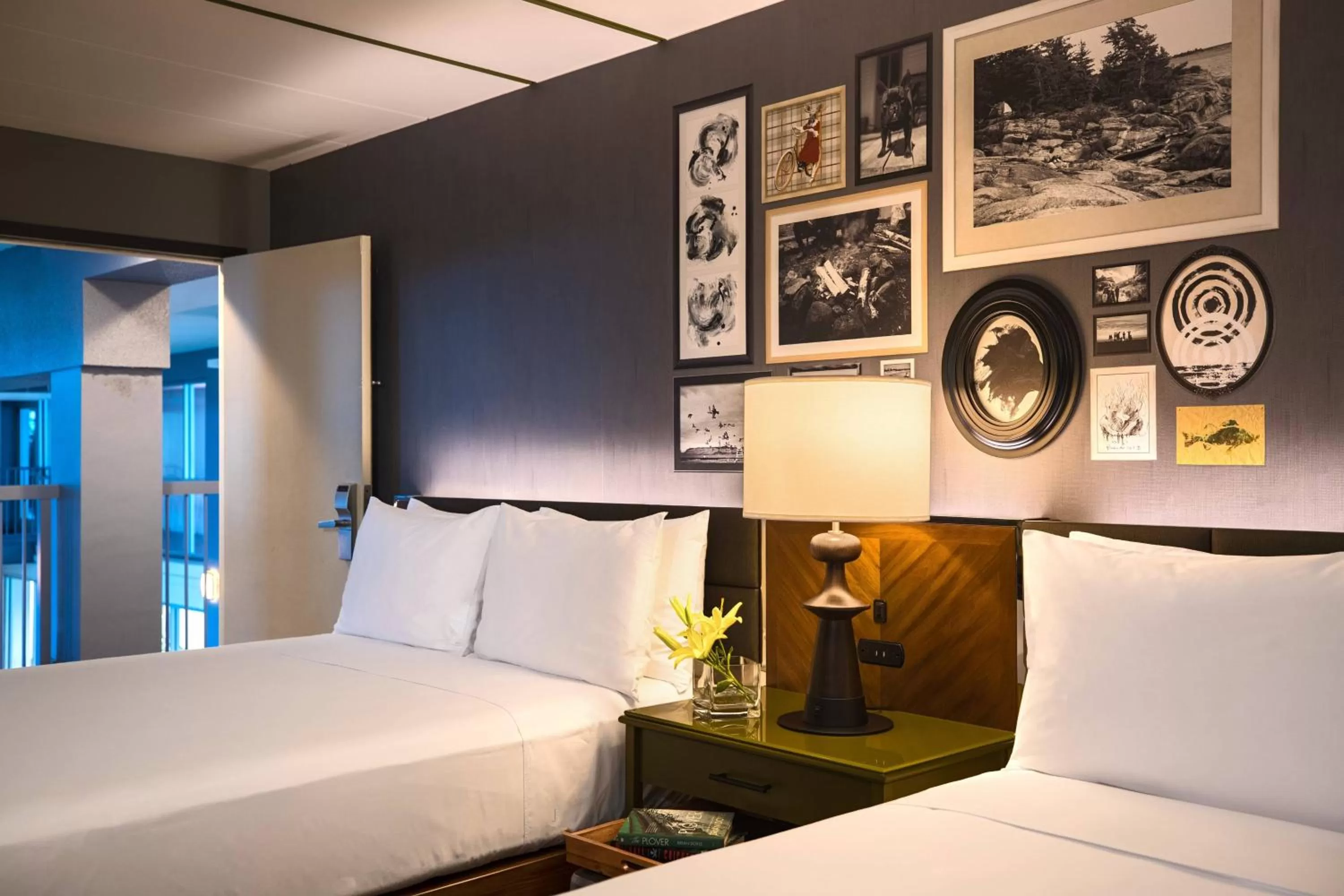 Swimming pool, Bed in Renaissance Minneapolis Bloomington Hotel