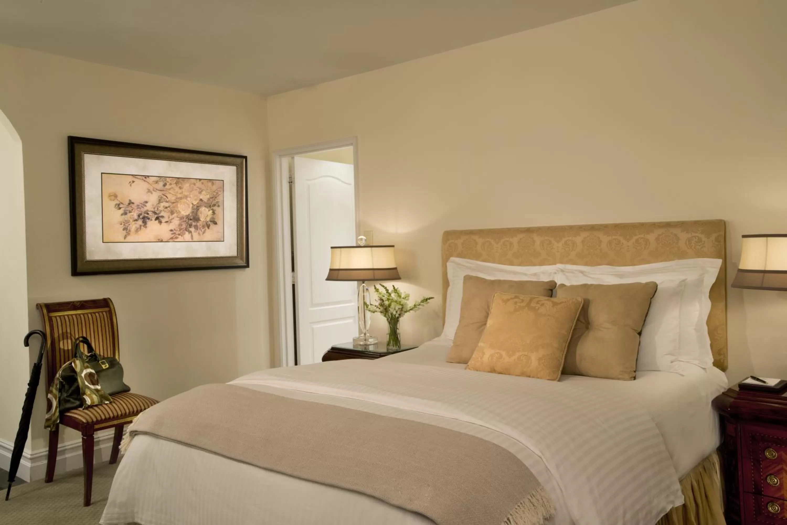 Bedroom, Bed in The Kimberly Hotel