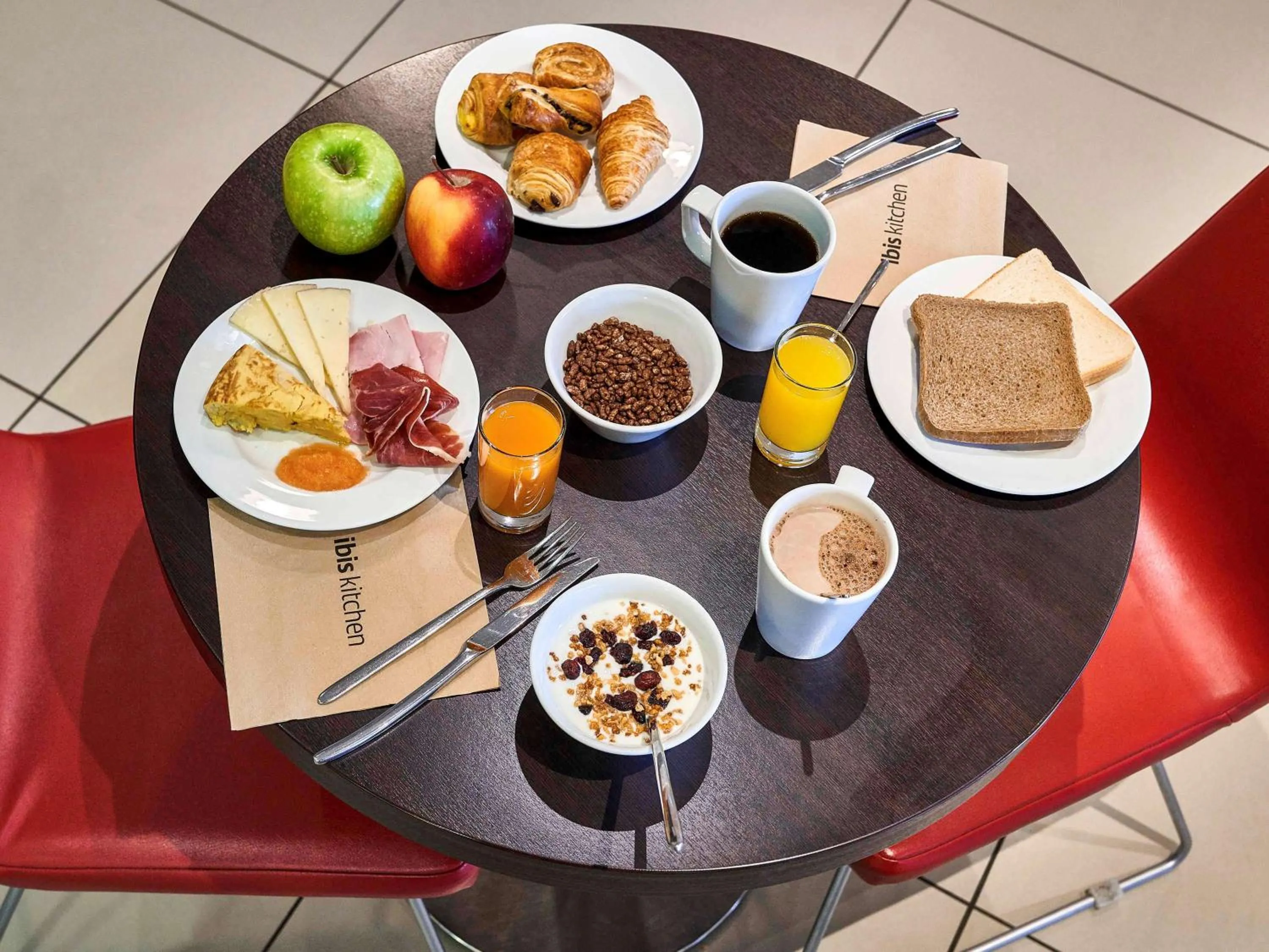 Restaurant/places to eat in Ibis Barcelona Meridiana