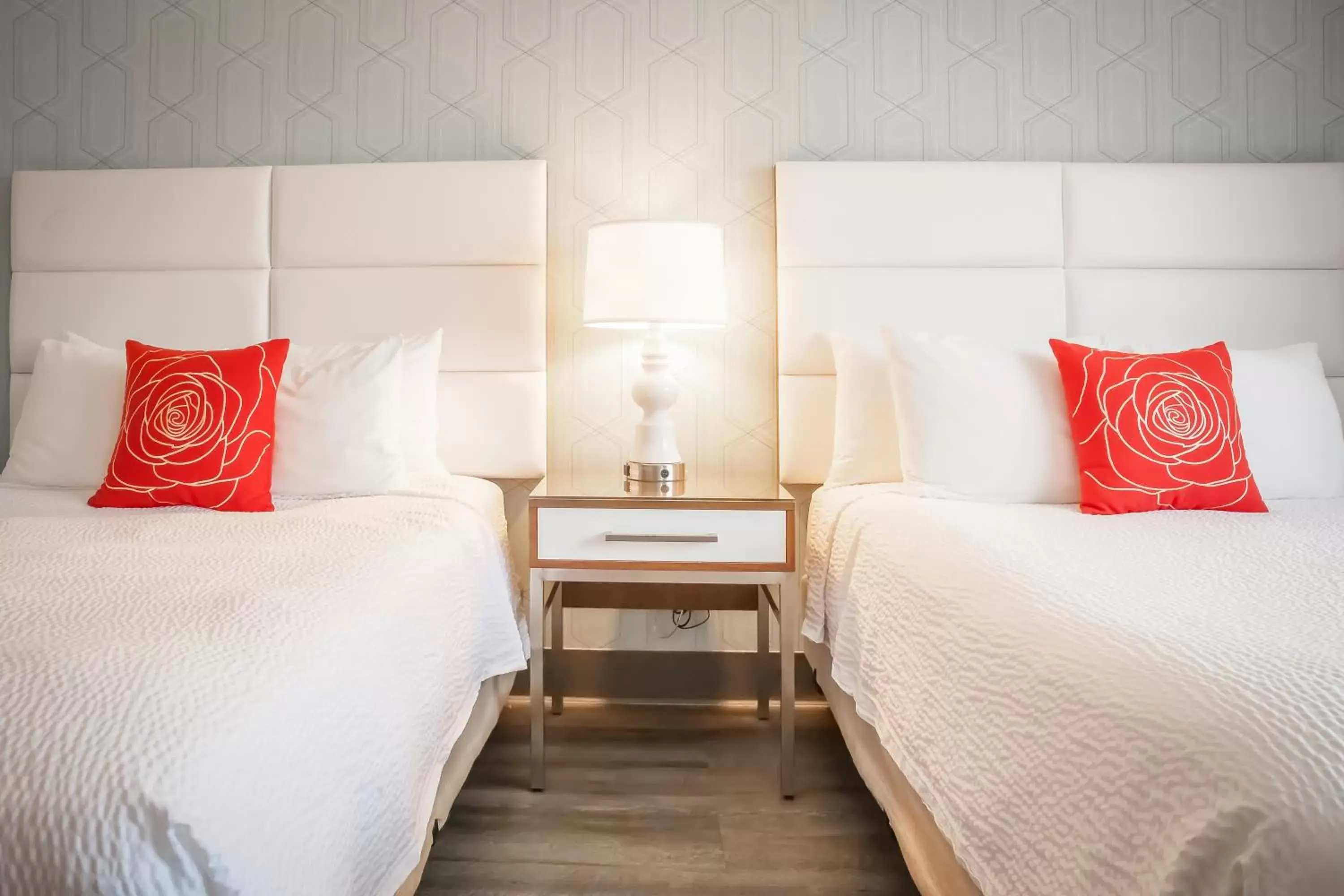 Two Queen Beds - Non-Smoking in Pasadena Rose & Crown Hotel Two Queen Beds - Non-Smoking in Pasadena Rose & Crown Hotel