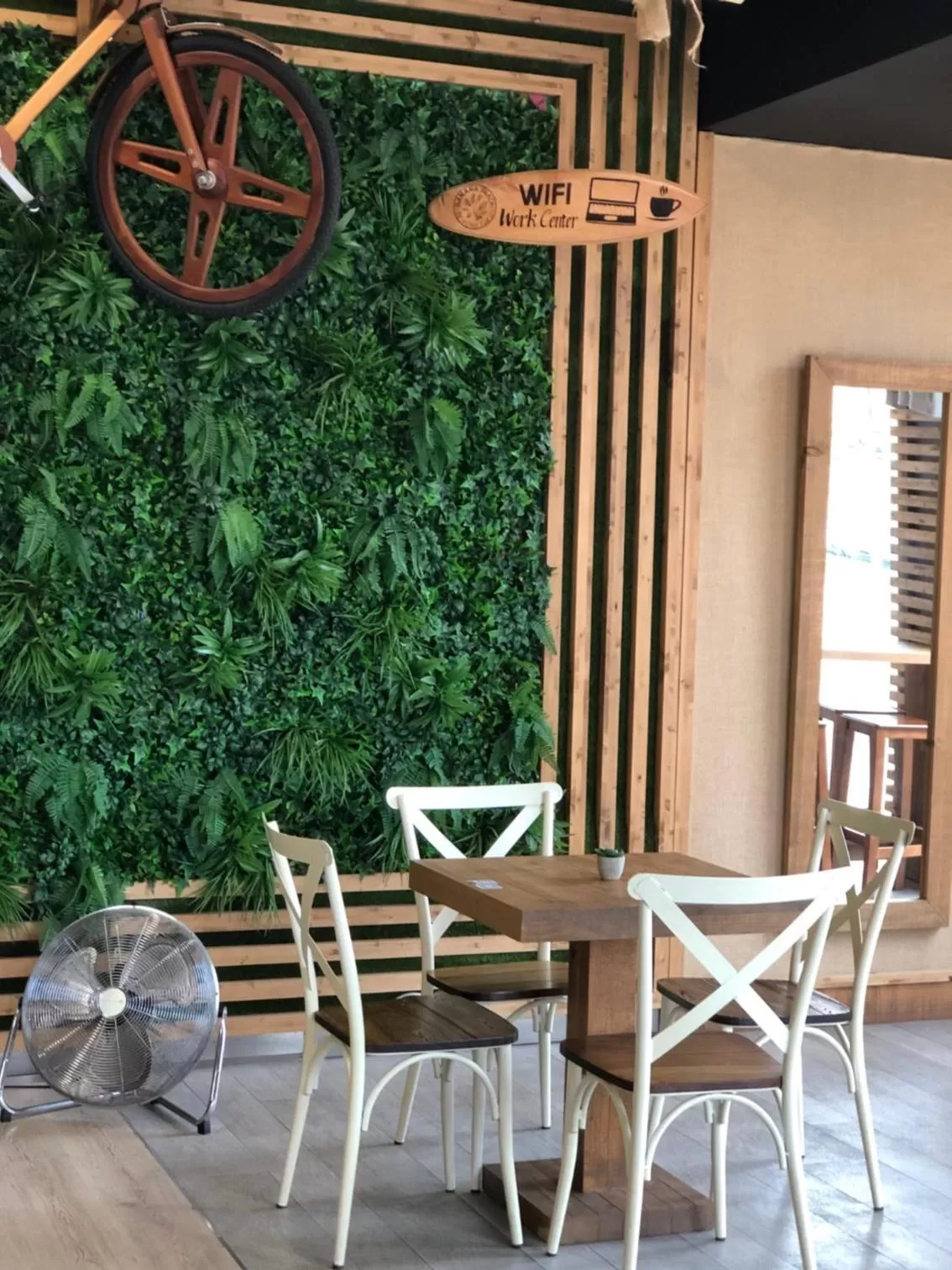 Restaurant/places to eat in Banana Beach Patacona