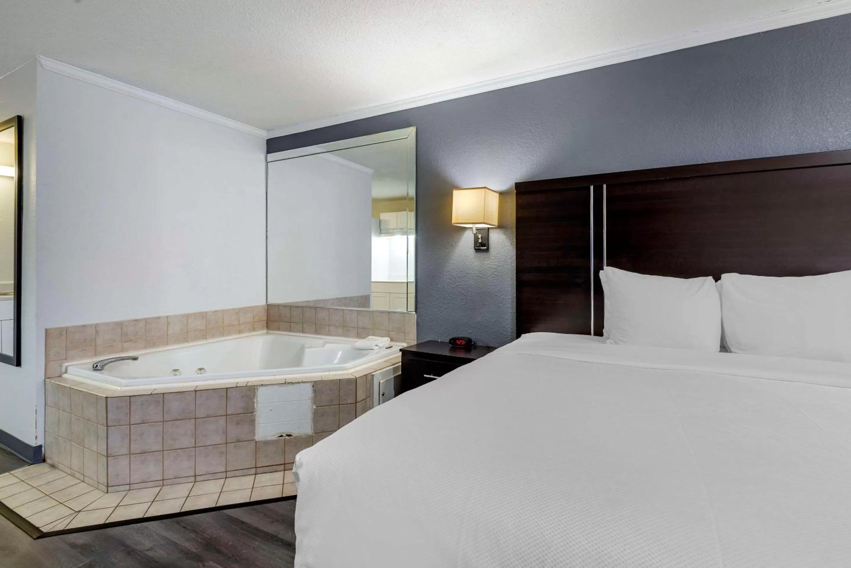 Bedroom, Bed in Suburban Studios Rock Hill Northeast I-77