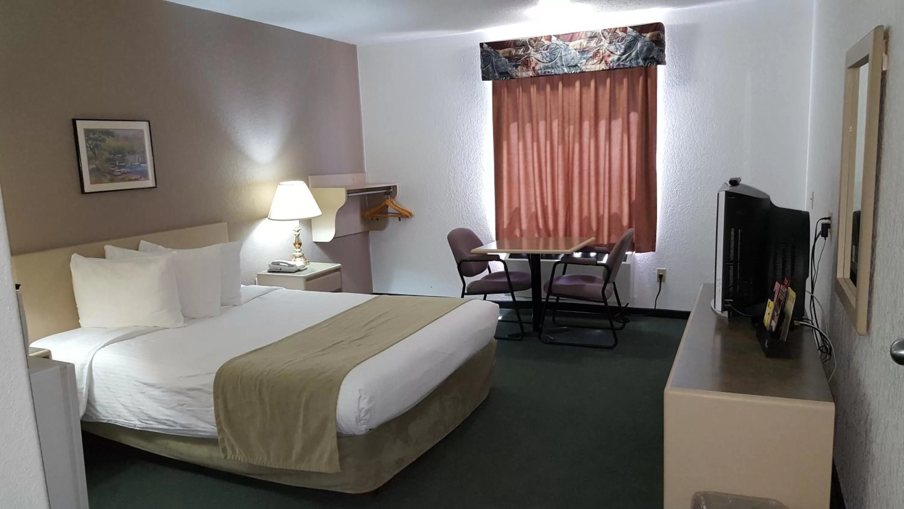 Photo of the whole room, Bed in Super 8 by Wyndham Pincher Creek AB