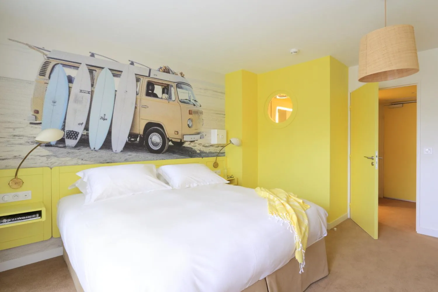 Bed in Hotel Casarose - Cannes Mandelieu