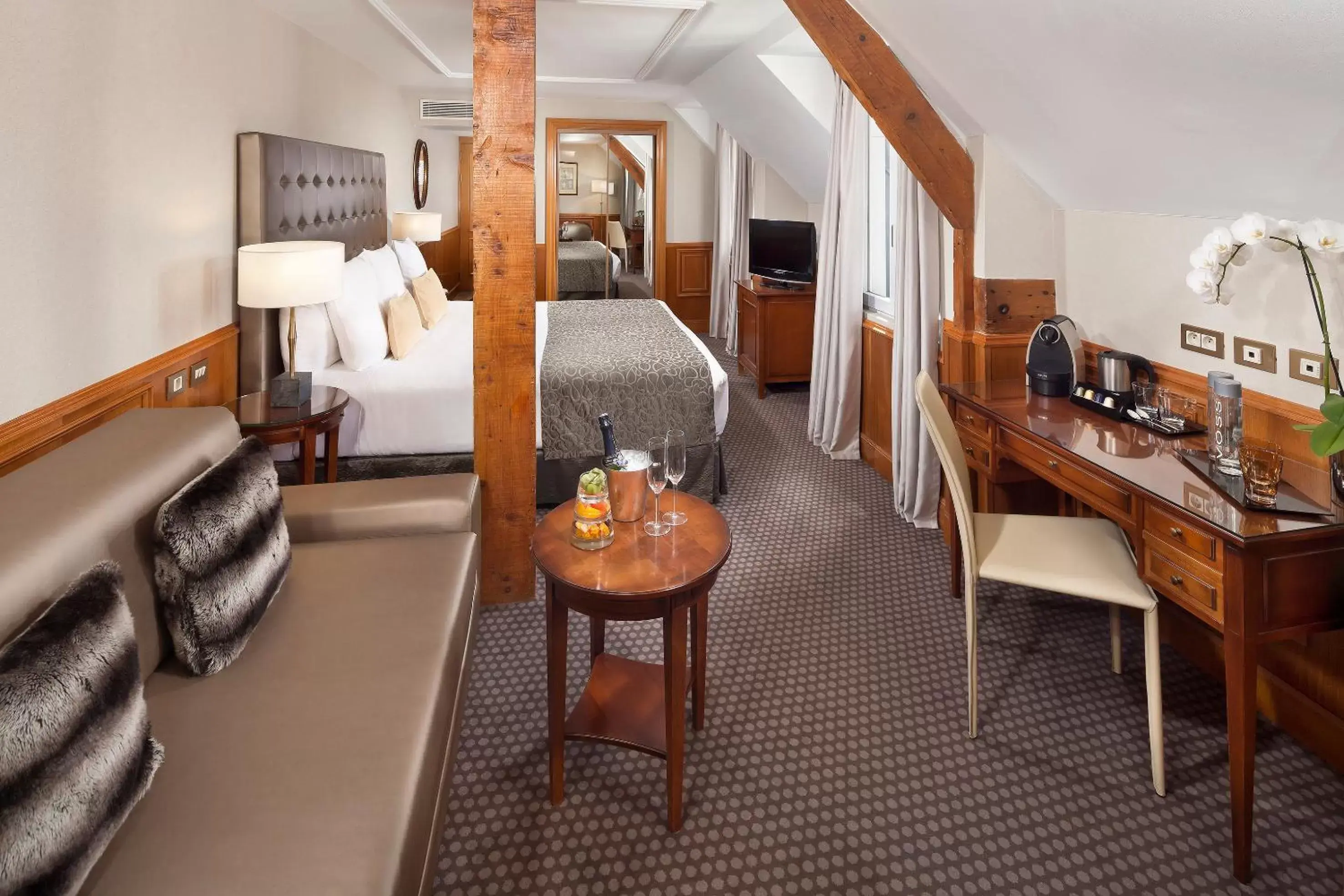 Grand Premium Double Room in Meliá Paris Vendôme Grand Premium Double Room in Meliá Paris Vendôme