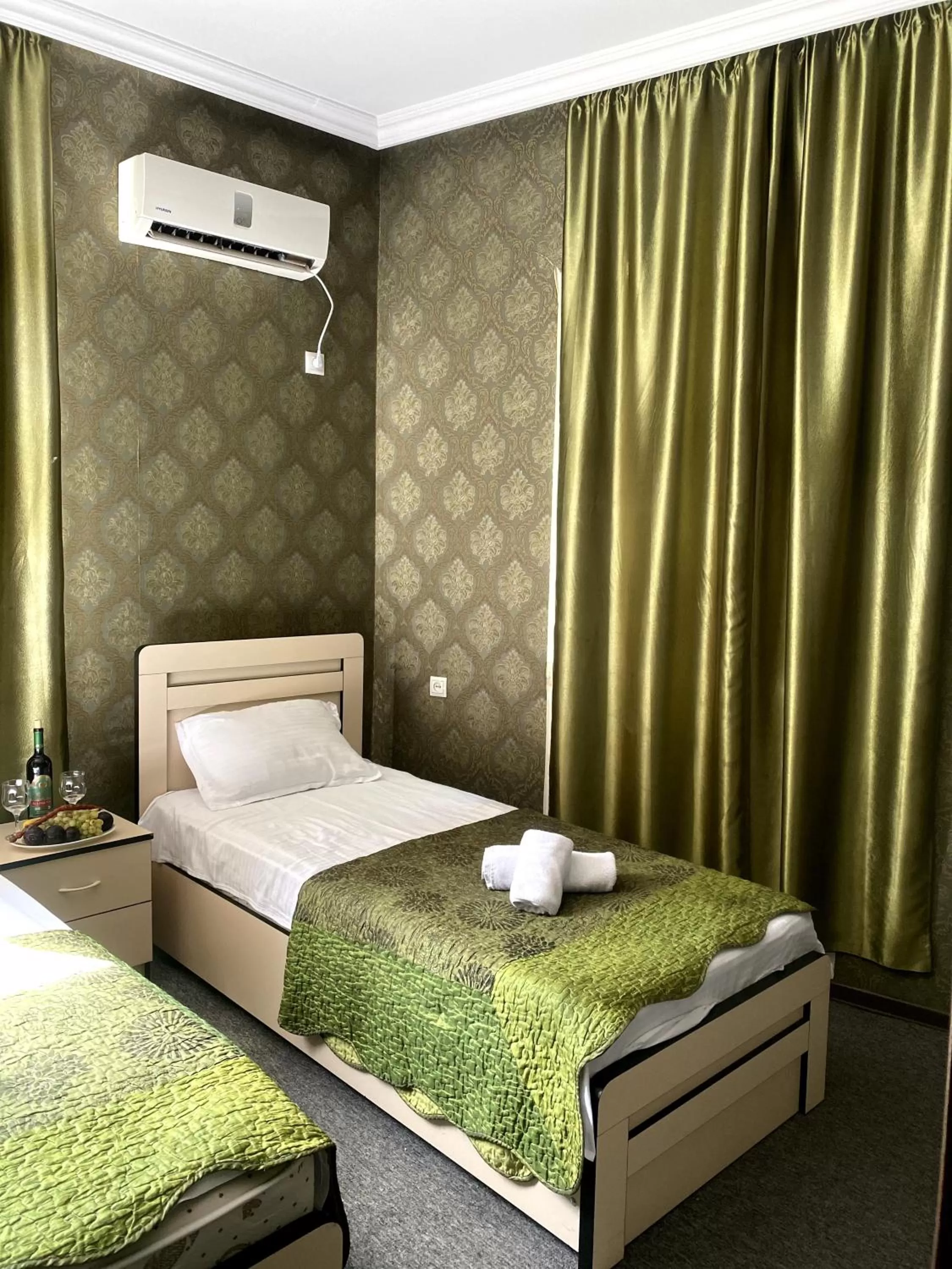 Bed in Hotel Shalimar