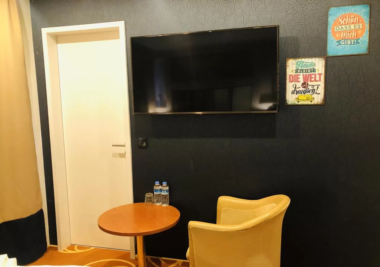 TV and multimedia in Elbgalerie Hotel