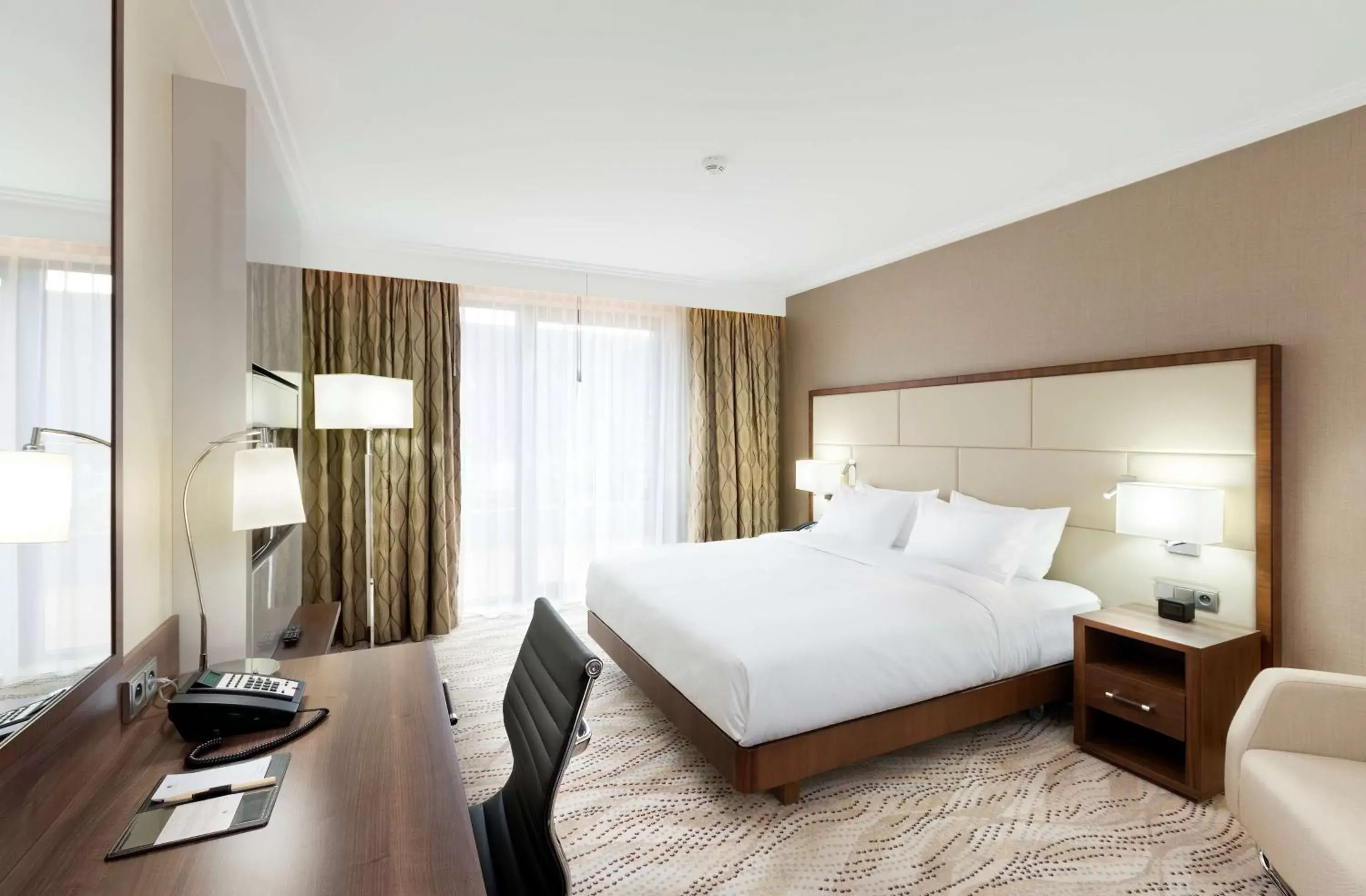 King Room with Terrace in DoubleTree by Hilton Hotel & Conference Centre Warsaw King Room with Terrace in DoubleTree by Hilton Hotel & Conference Centre Warsaw