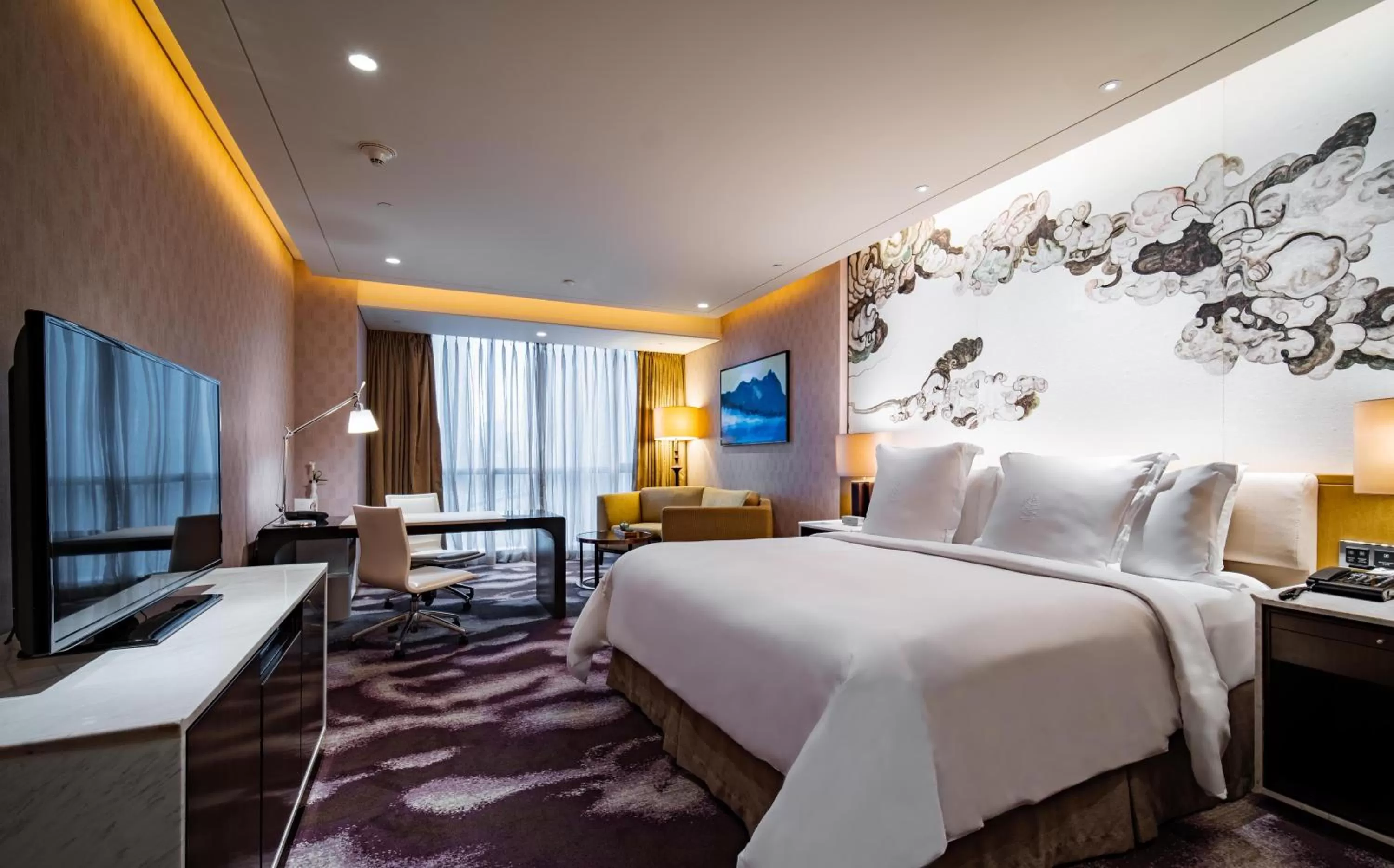 Bedroom, Bed in Four Seasons Hotel Shenzhen