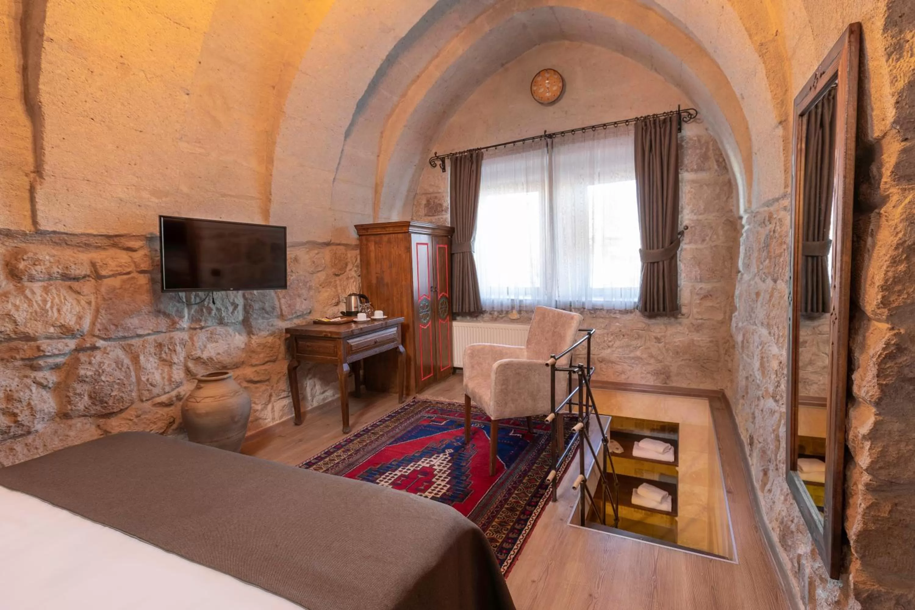 Seating area, Bed in Maron Stone House