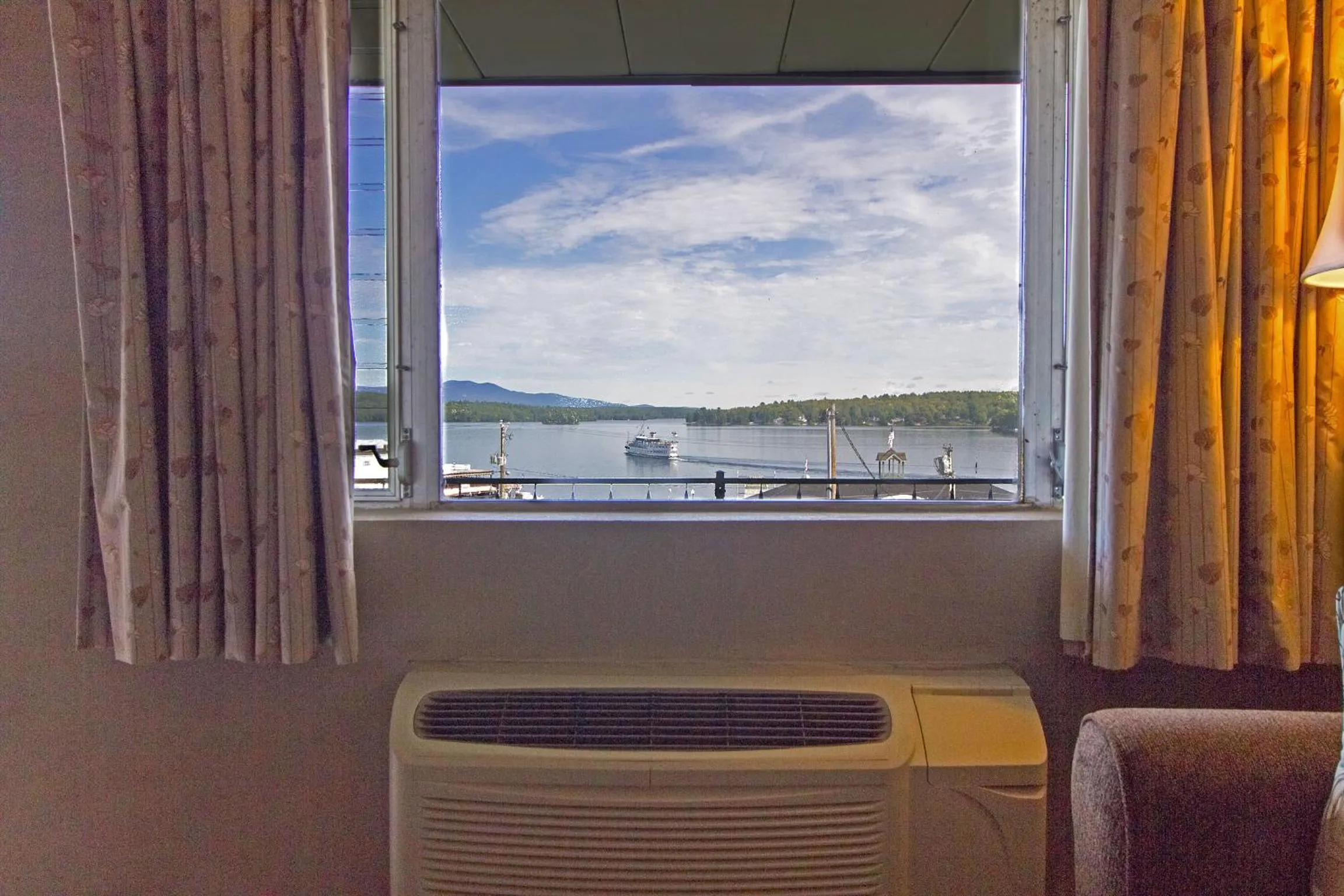 Lake view in Half Moon Motel & Cottages