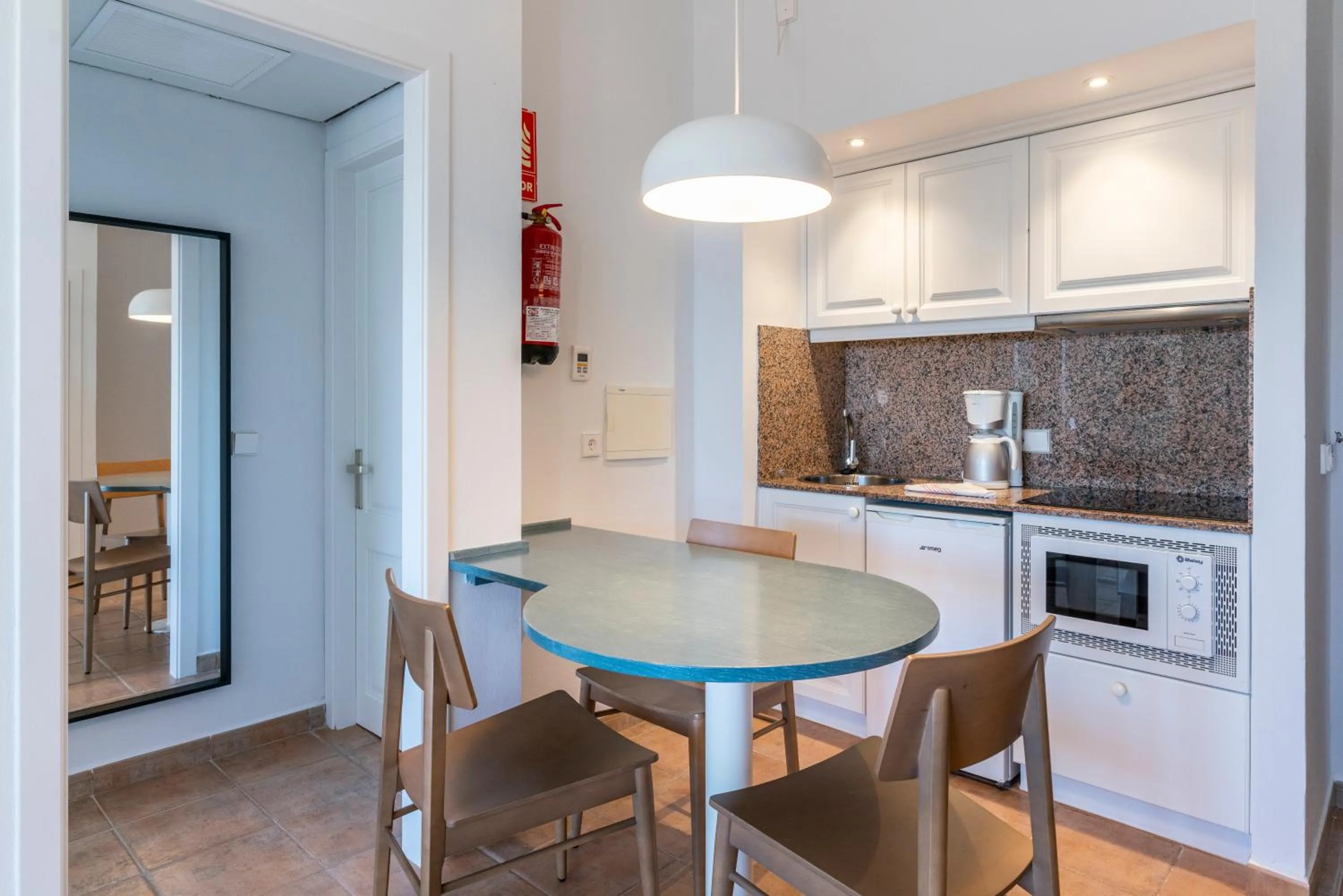 Kitchen or kitchenette, Kitchen/Kitchenette in Aparthotel HG Cala Llonga