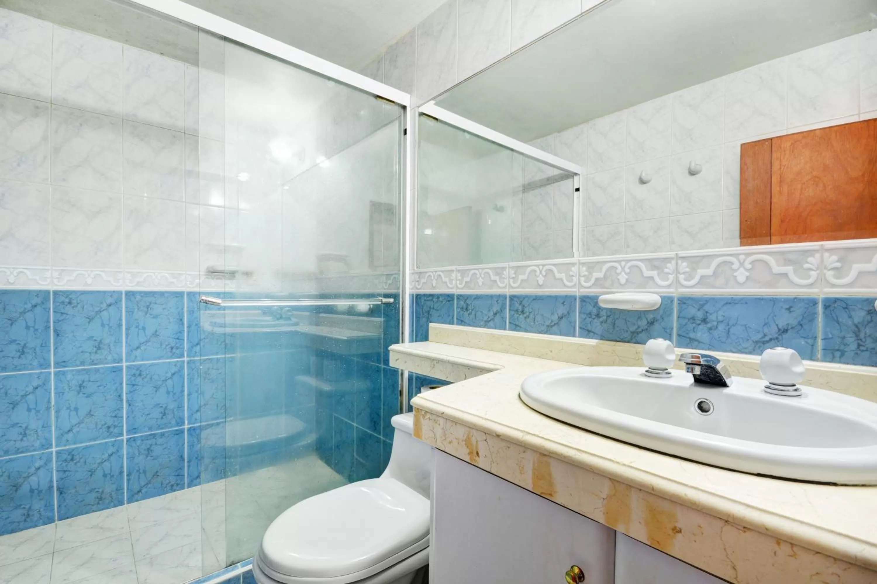 Shower, Bathroom in Sam'S VIP Hostel San Gil