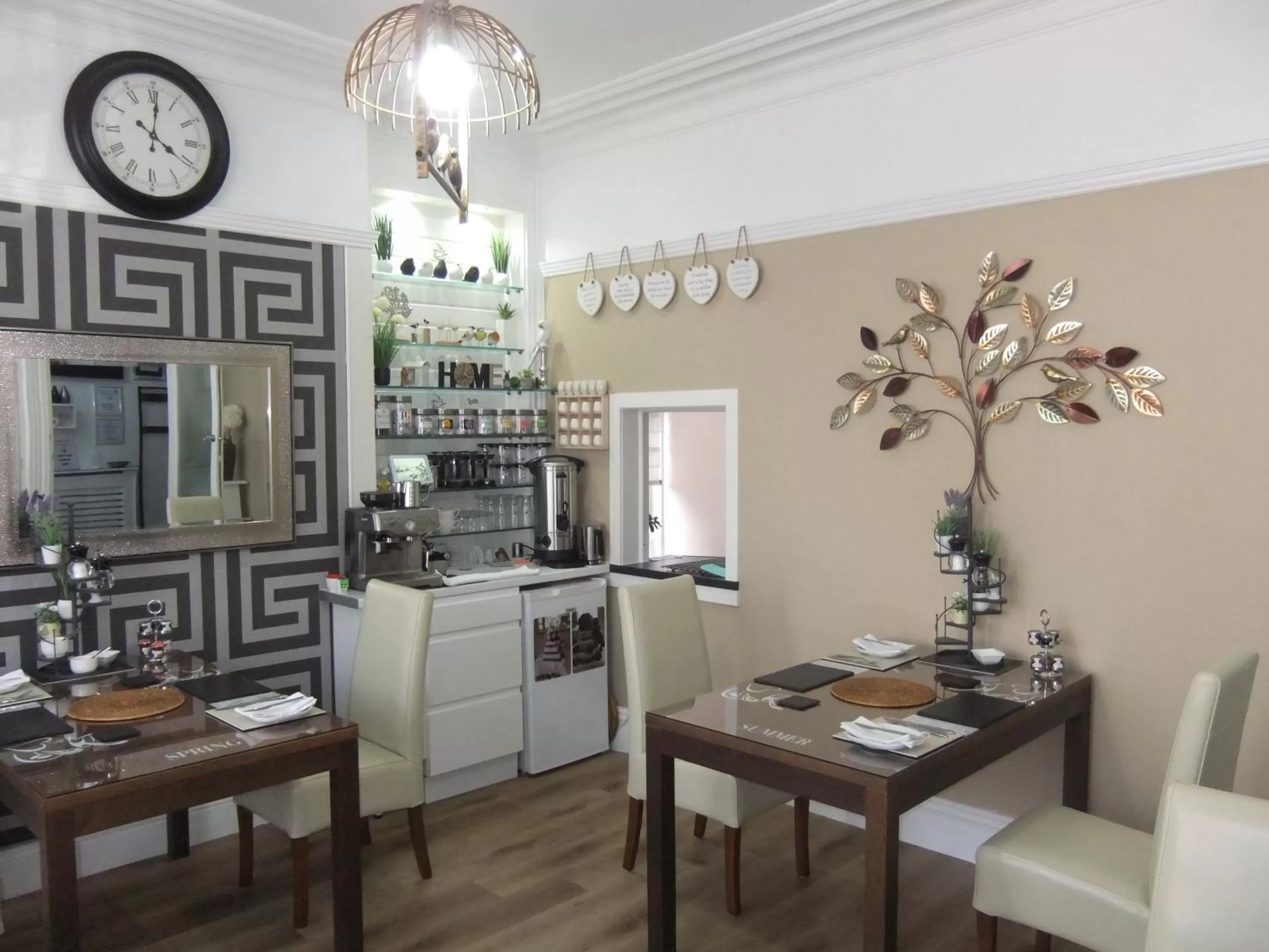 Dining area in FourRooms - Couples Only