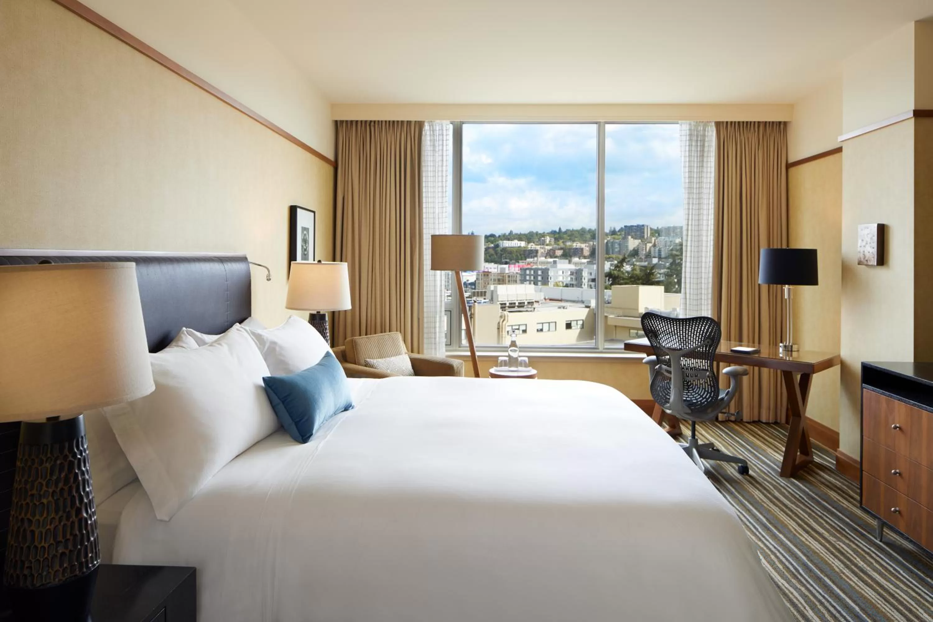 Premium King Room in Pan Pacific Seattle