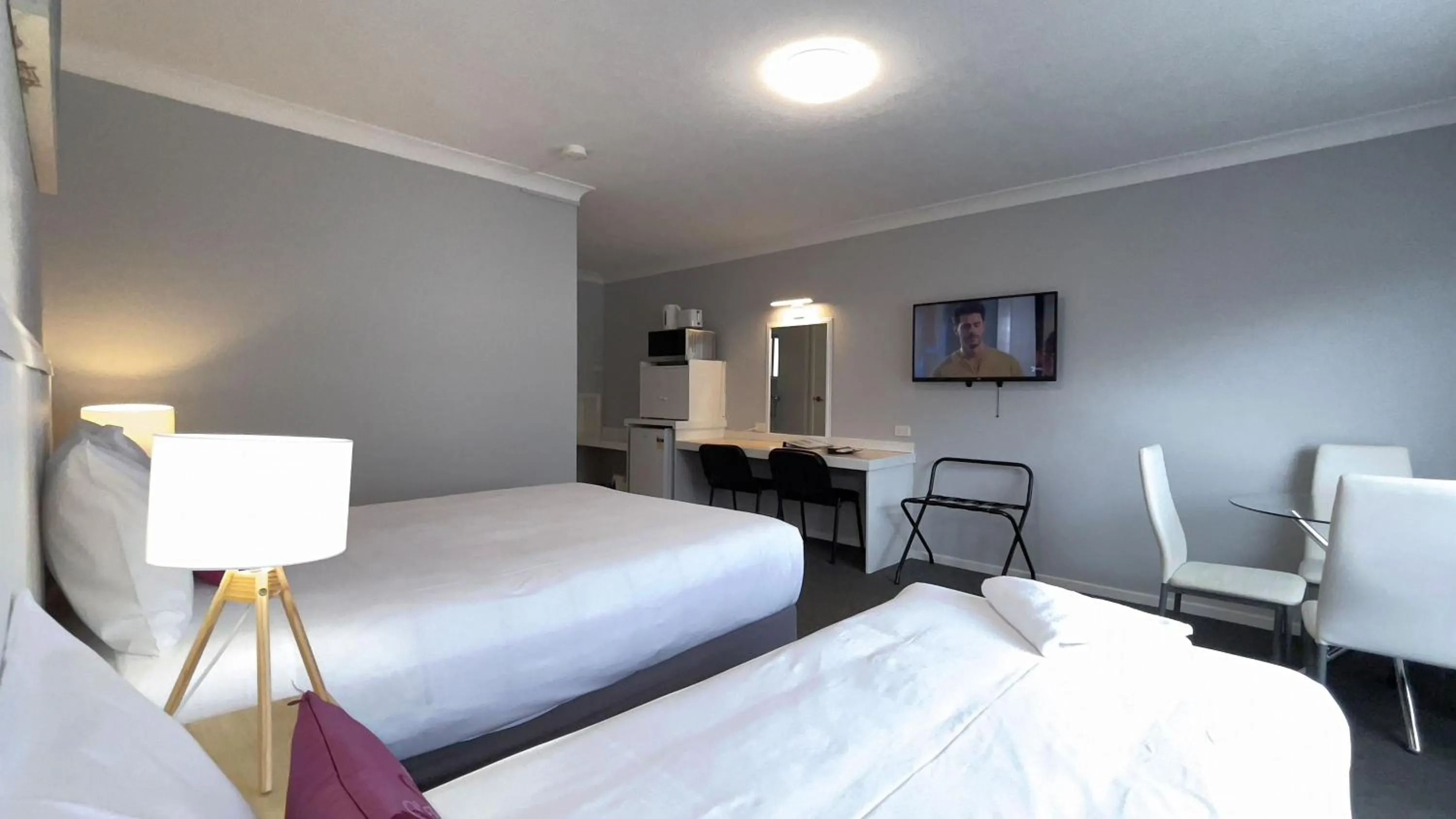 Bed in Marco Polo Motor Inn Taree
