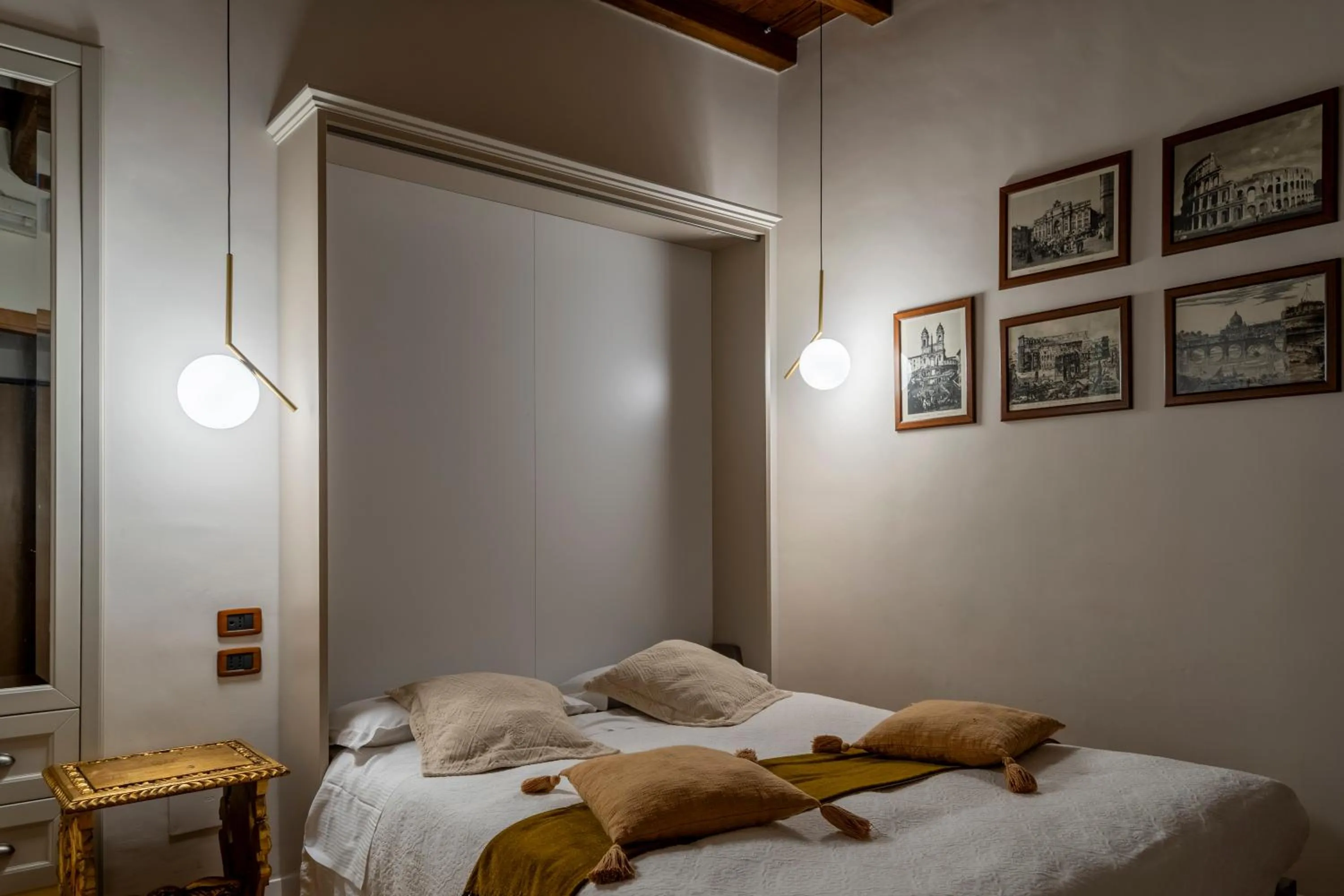 Bed in Condotti Rooms