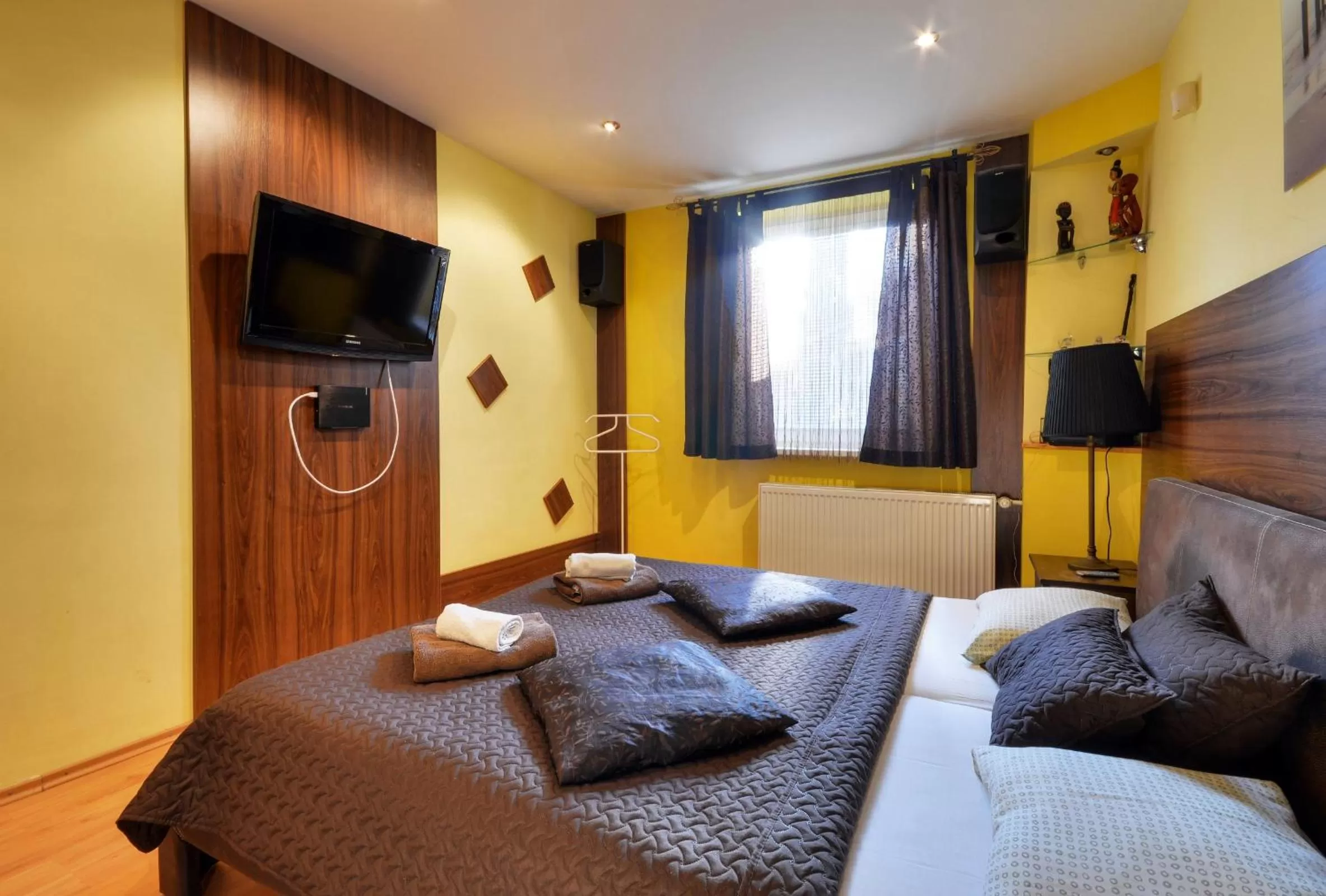 Bedroom, TV/Entertainment Center in Spa & Pool Apartment Hotel - Restaurant VILLA IVICA