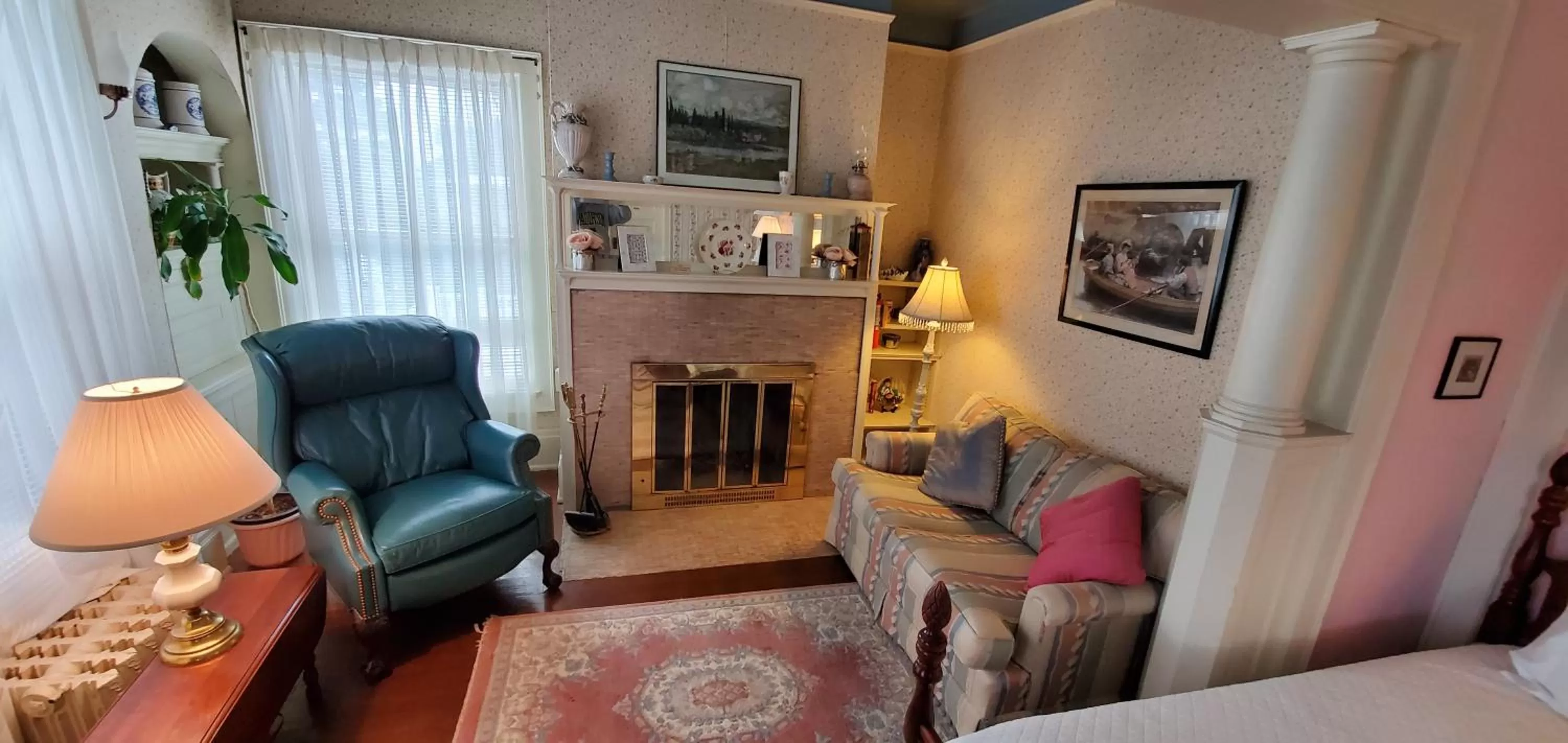 Decorative detail, Bed in Saravilla Bed & Breakfast