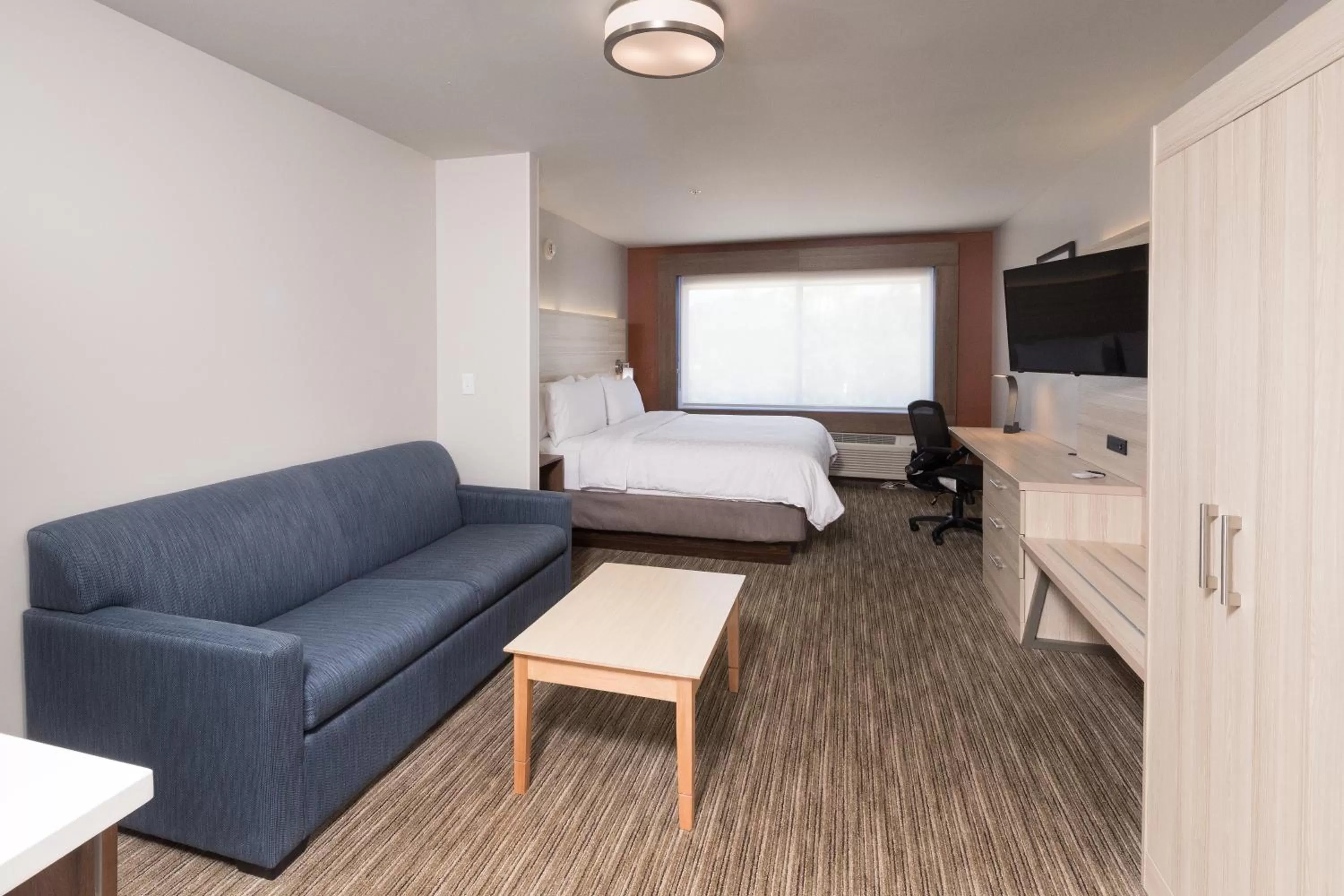 Bedroom, Bed in Holiday Inn Express & Suites - Portage by IHG