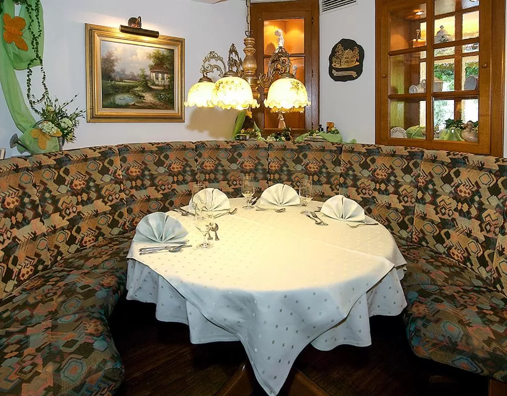 Restaurant/places to eat in Hotel-Restaurant Schmachtenbergshof