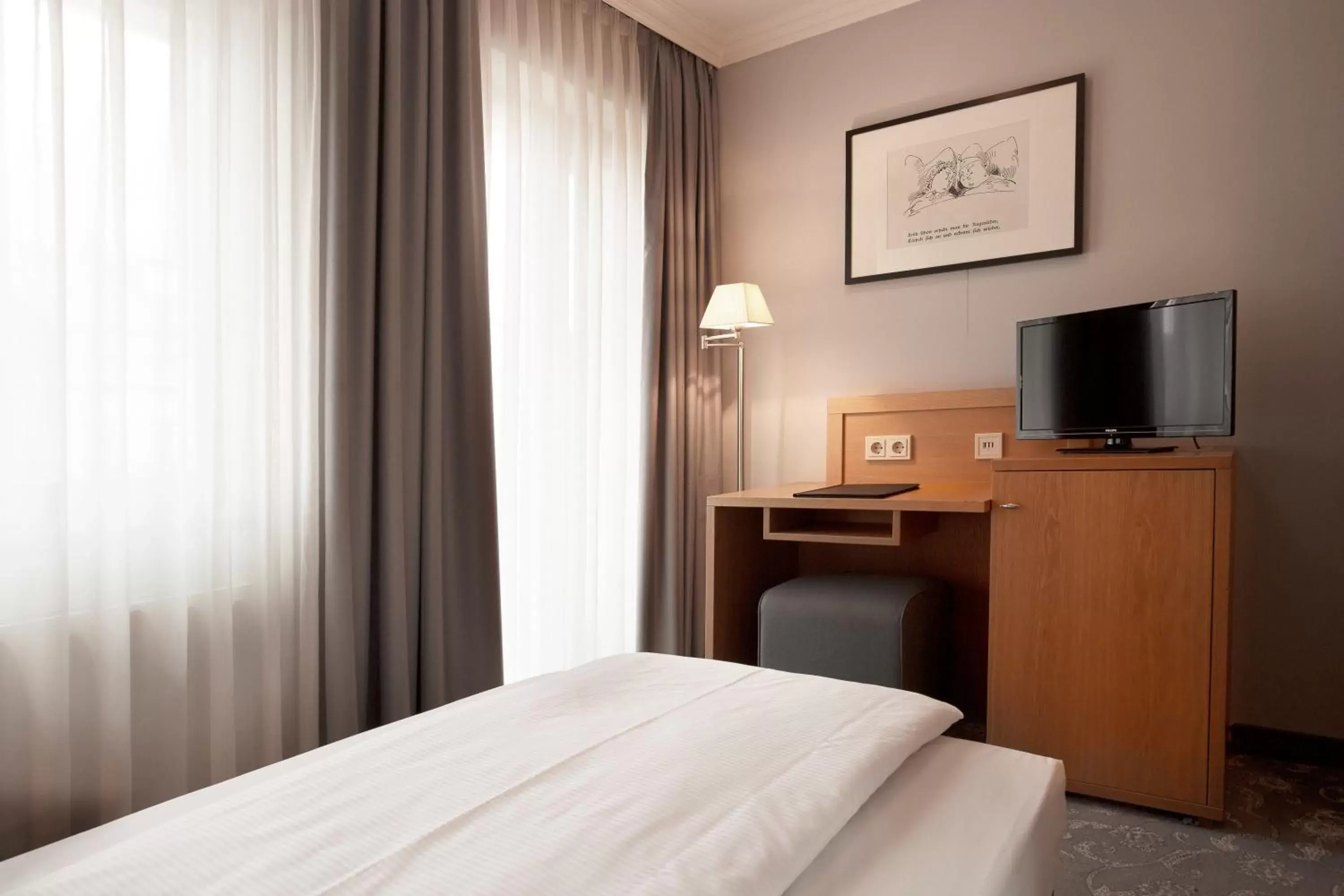 Standard Single Room - single occupancy in TOWNHOUSE Hotel Standard Single Room - single occupancy in TOWNHOUSE Hotel