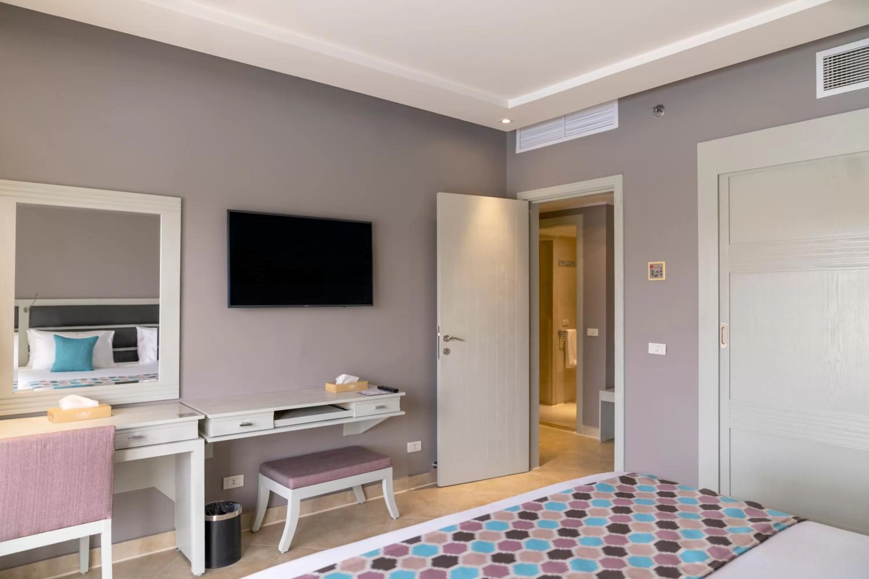 Bedroom, Bed in Sunrise Crystal Bay Resort -Grand Select