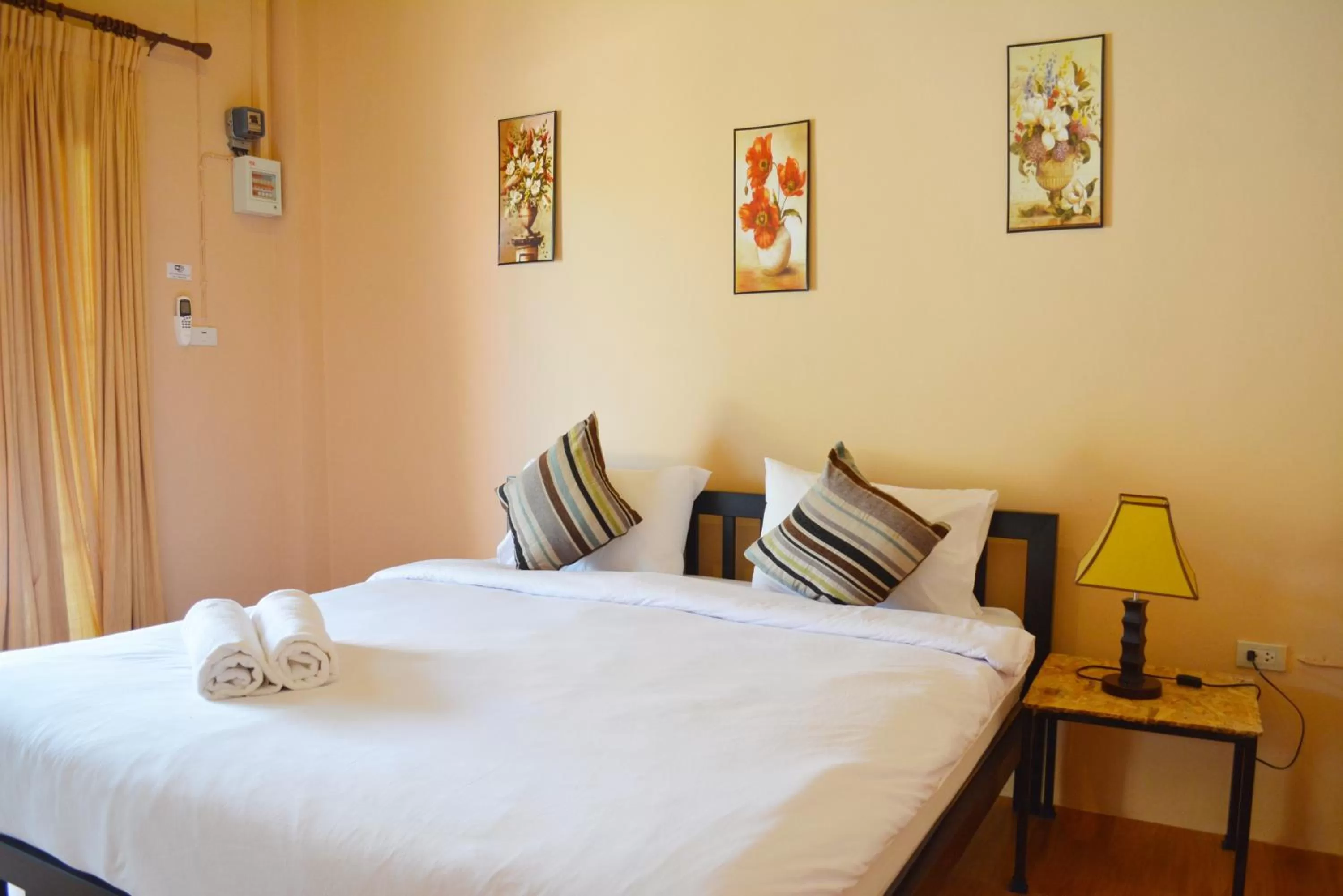 Bed in Panisara Pool Villa Resort Huahin