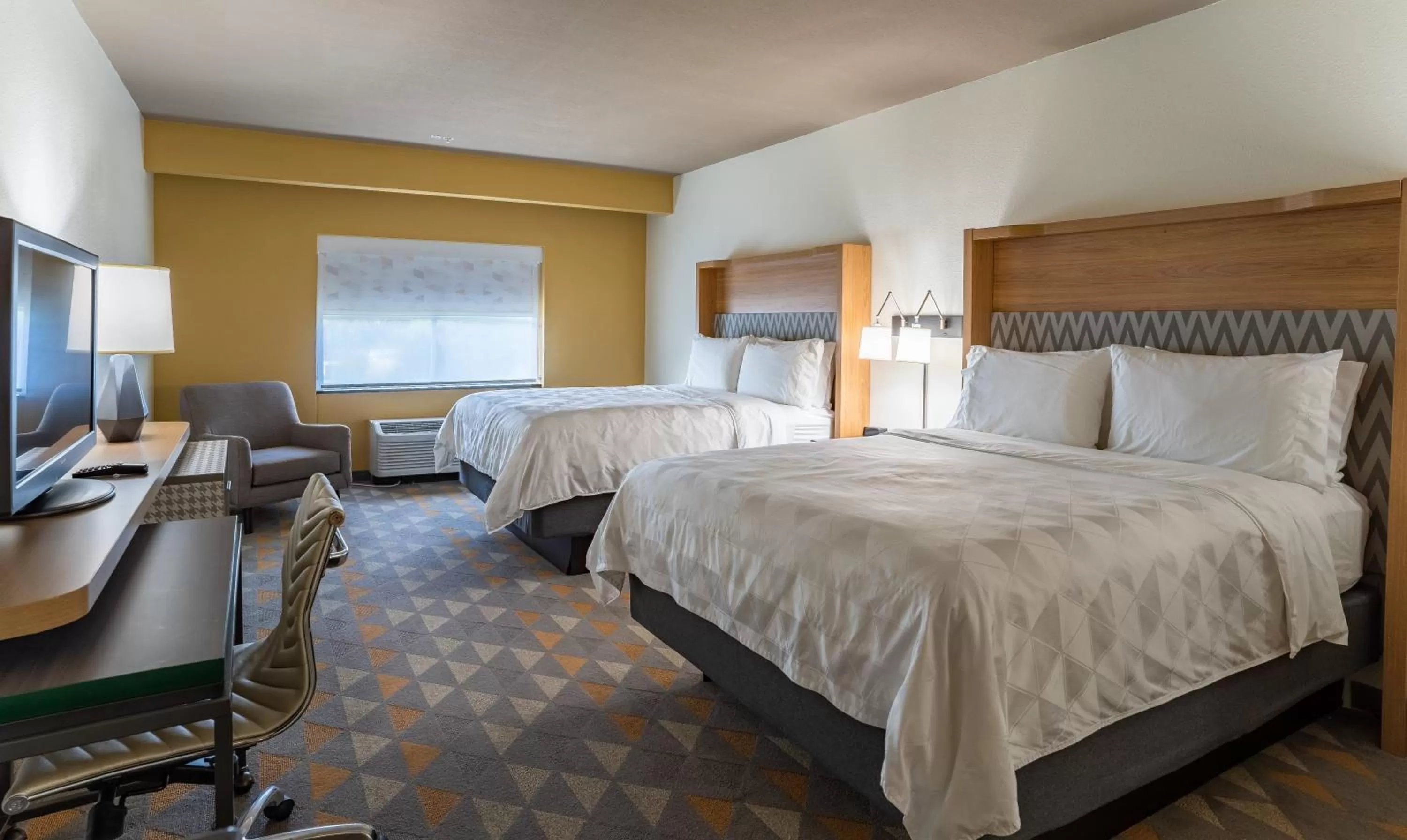 Photo of the whole room, Bed in Holiday Inn Hotel & Suites Beaufort at Highway 21 by IHG