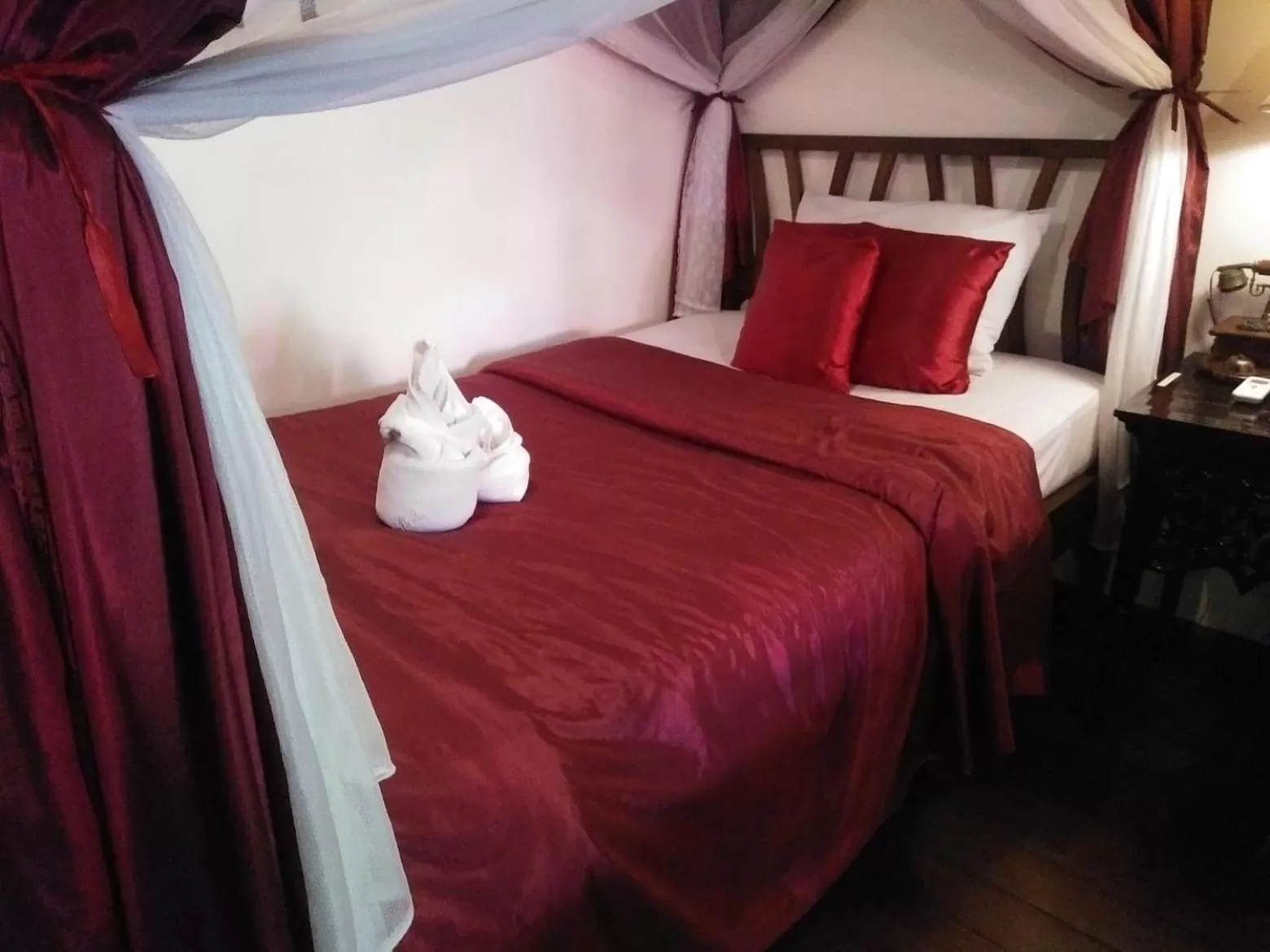 Bed in Tri Yaan Na Ros Colonial House