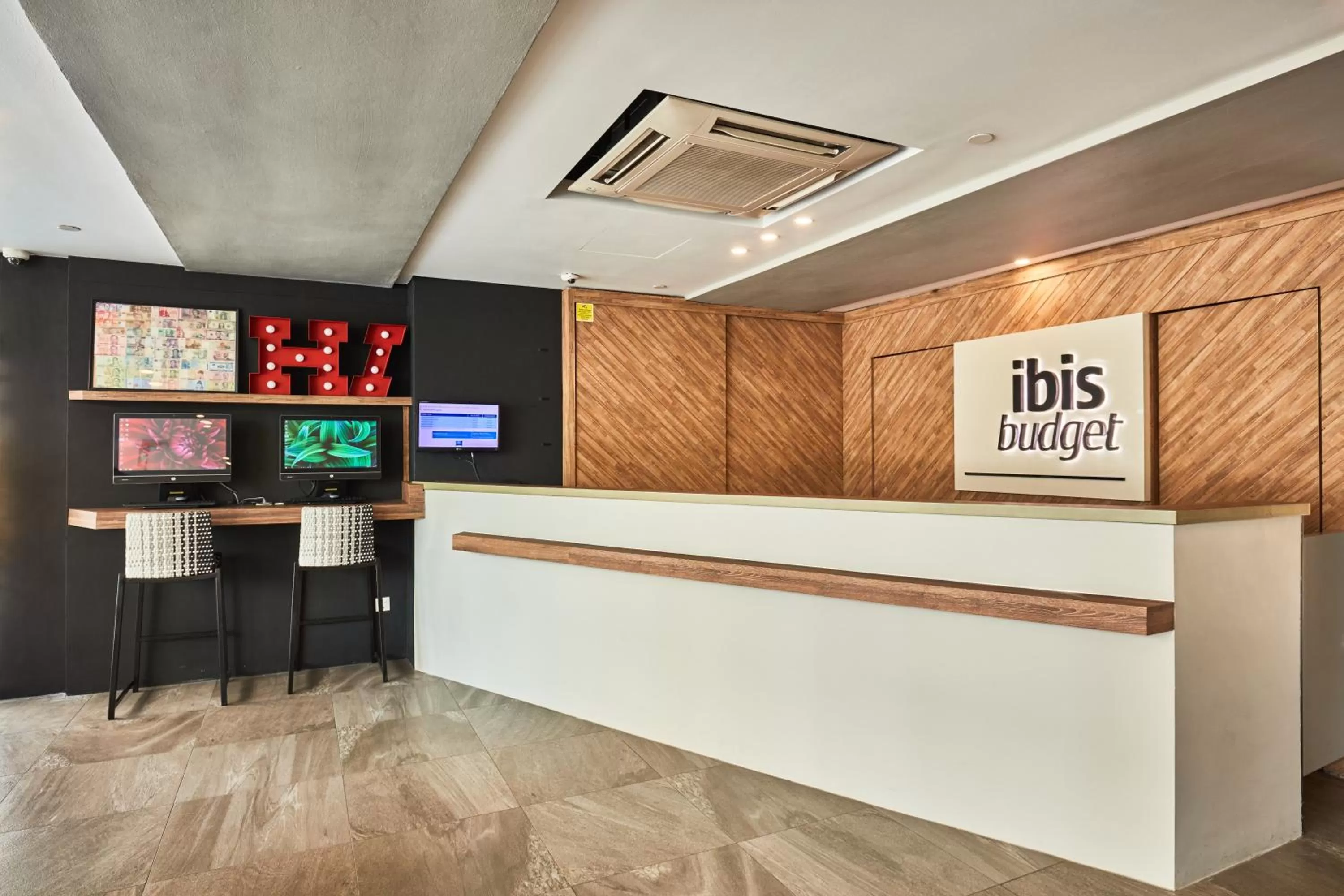 Lobby or reception in ibis budget Singapore Pearl
