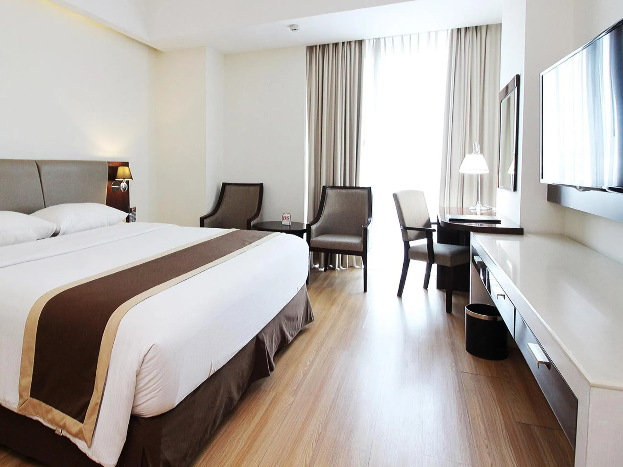 Photo of the whole room, Bed in Java Palace Hotel