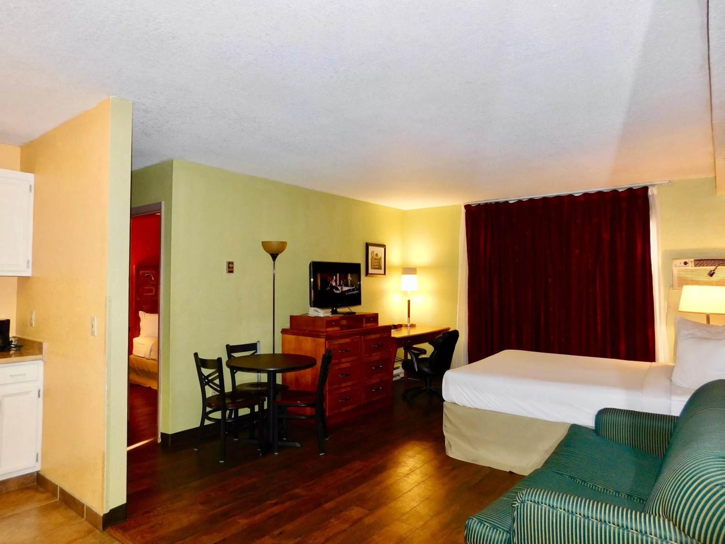 Photo of the whole room, Bed in Americas Best Value Inn & Suites Anchorage Airport