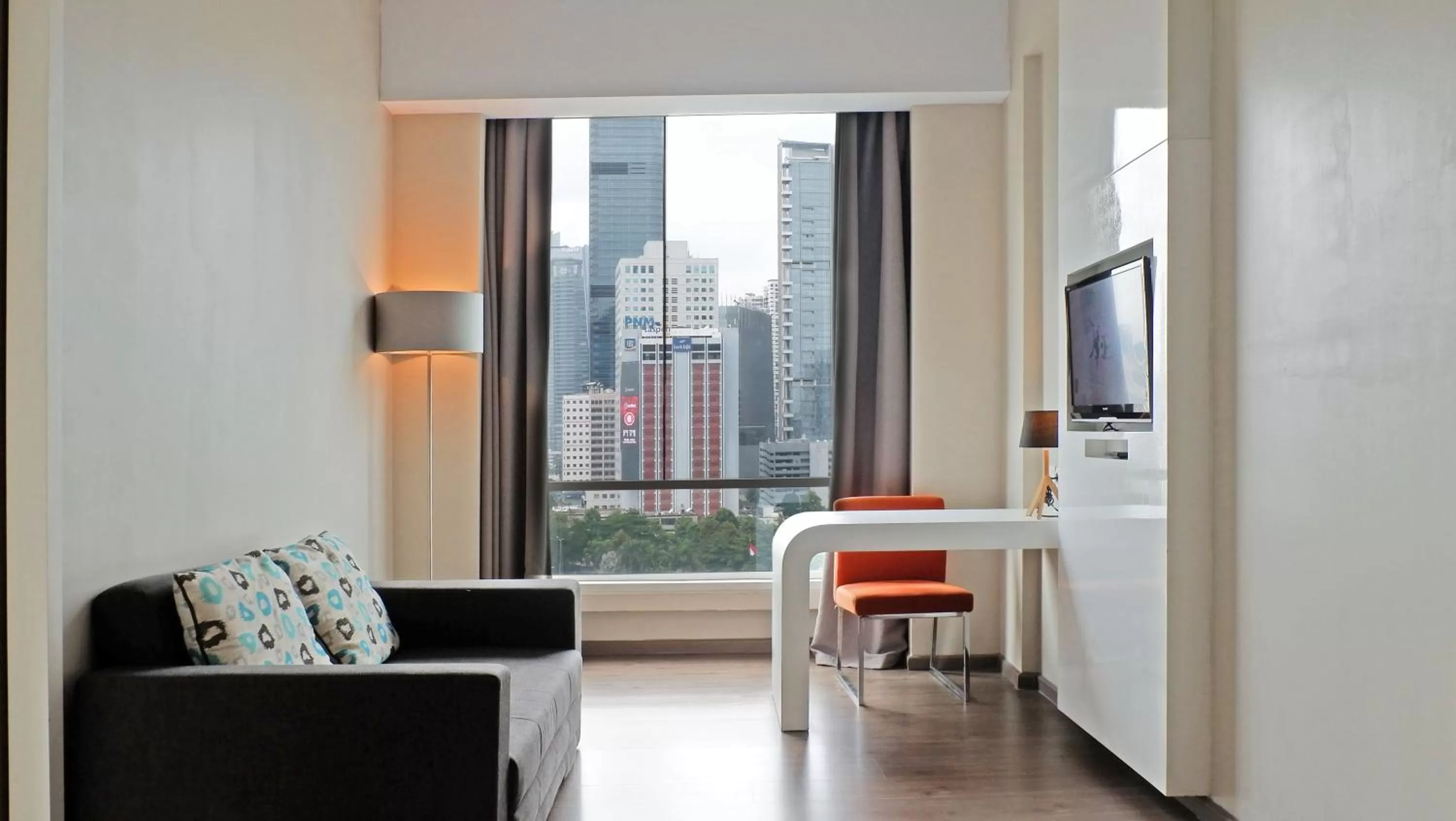 Living room in All Seasons Jakarta Thamrin