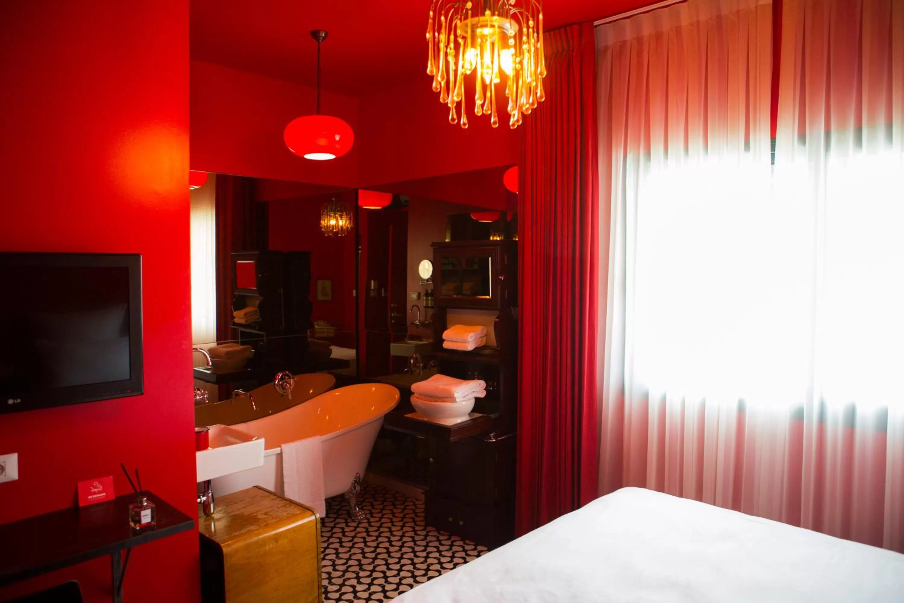 Bedroom, TV/Entertainment Center in Dave Gordon, a member of Brown Hotels