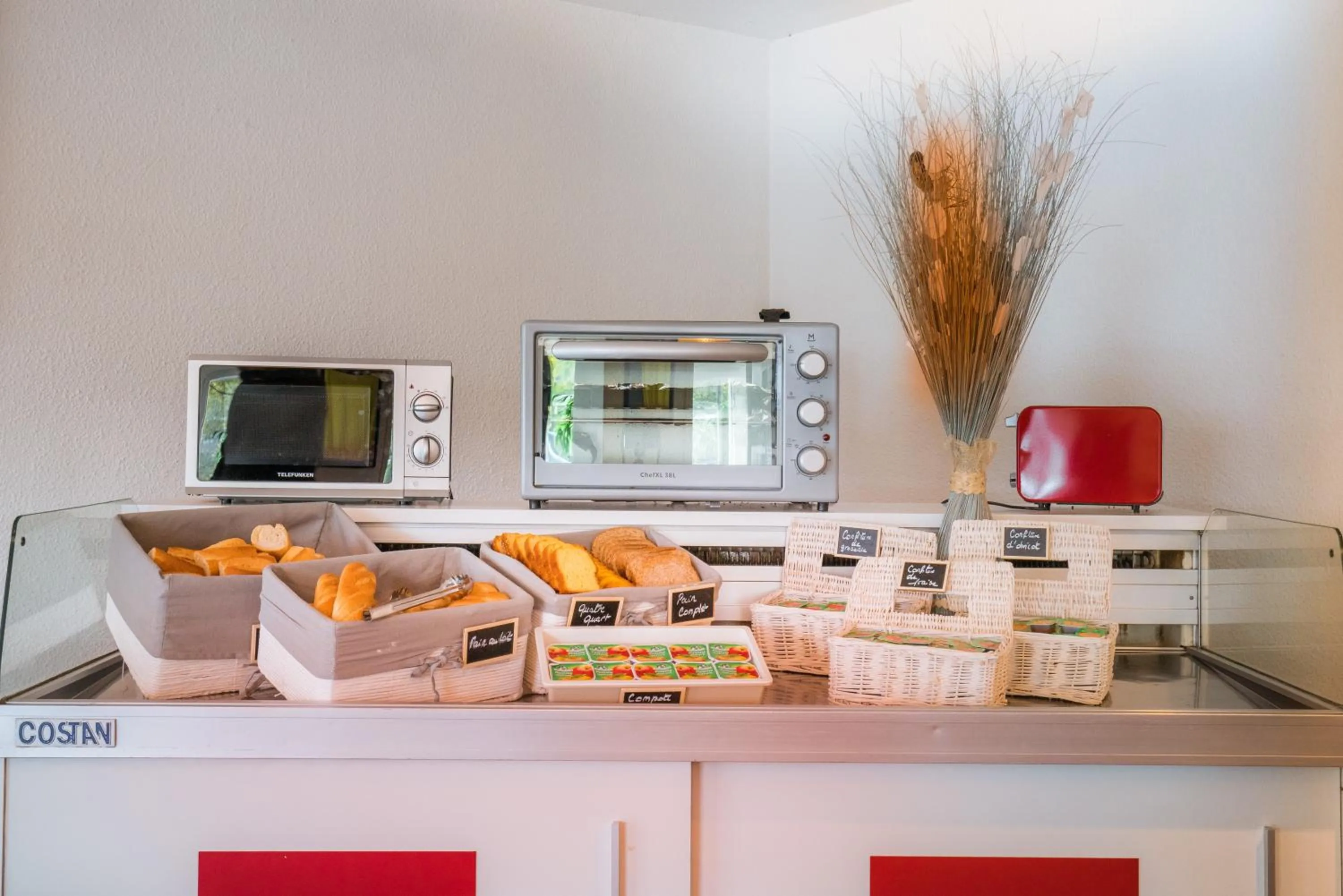 Food and drinks in Premiere Classe Rungis - Orly