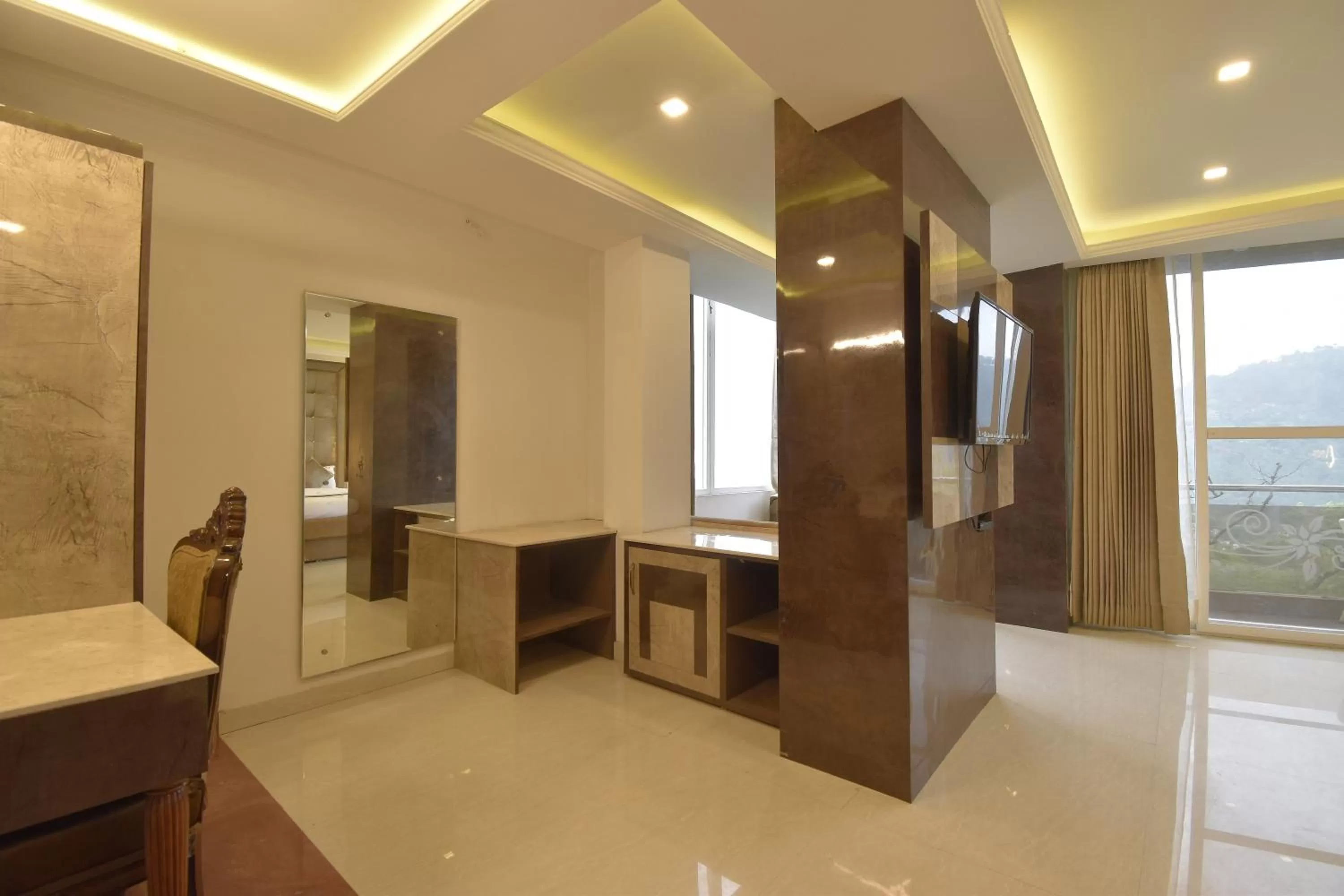 Coffee/tea facilities, TV/Entertainment Center in The Royal Castle AC Centralized