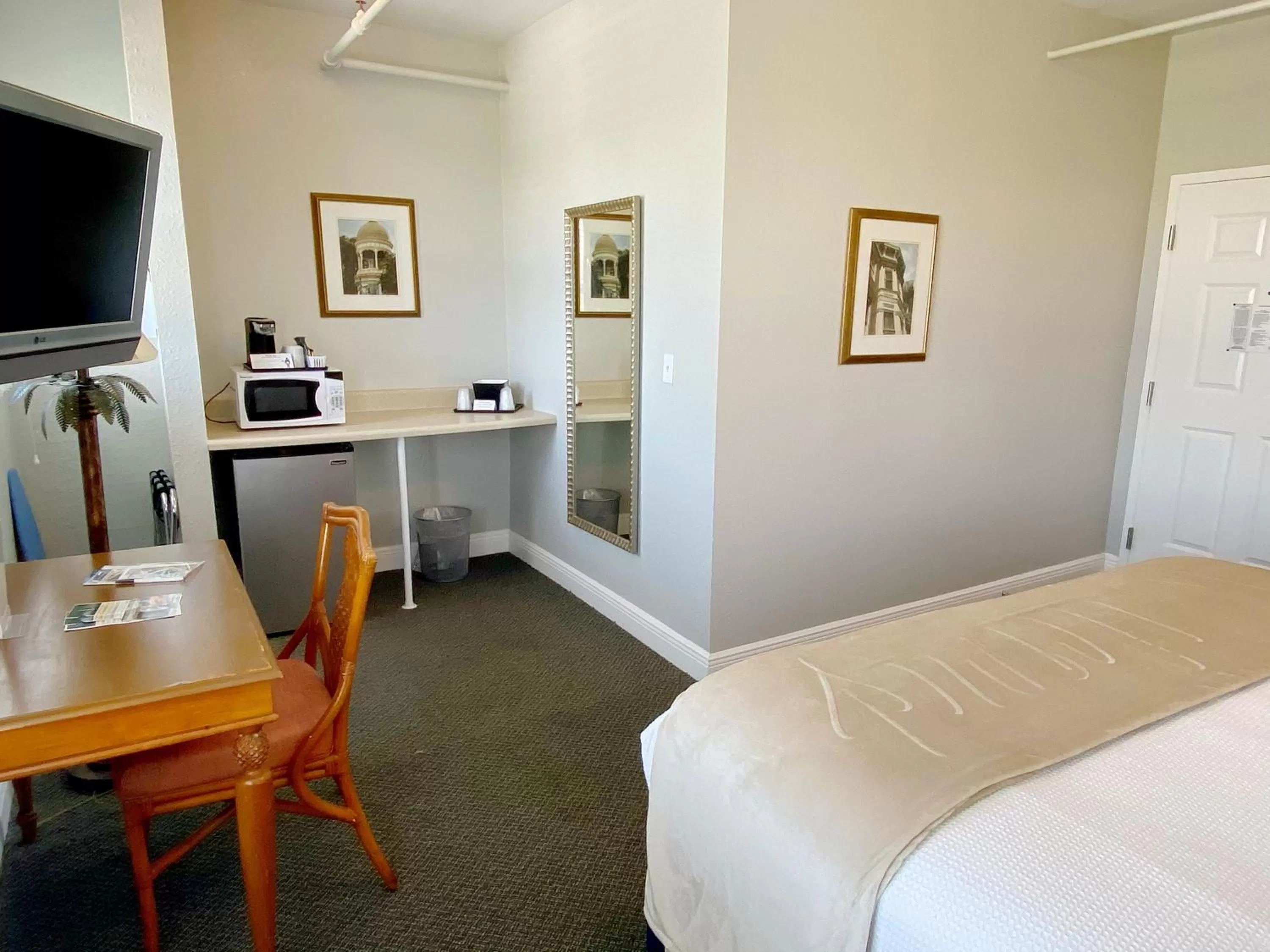 Other, Bed in Crystal Bay Historic Hotel