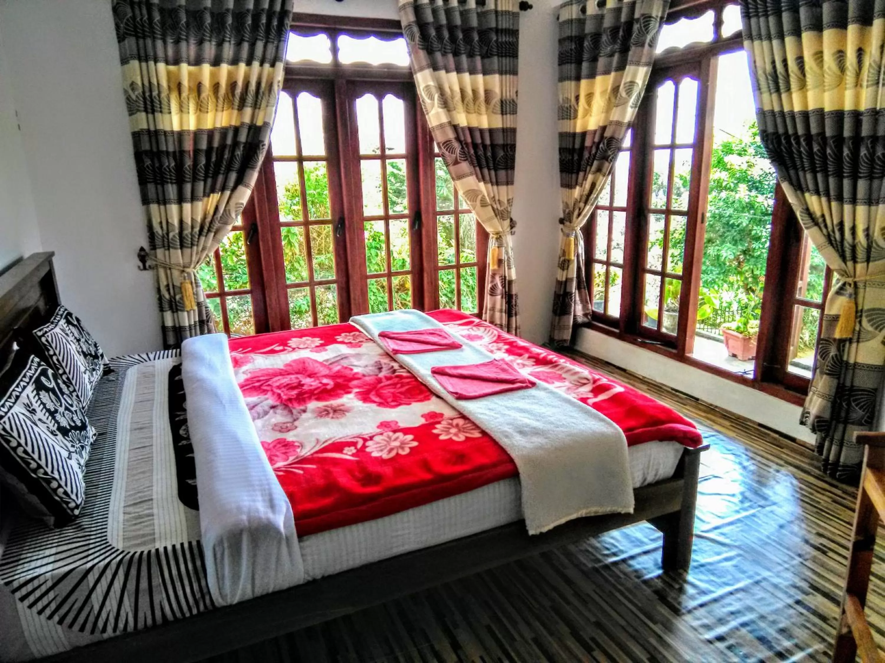 Bedroom, Bed in travellers nest inn