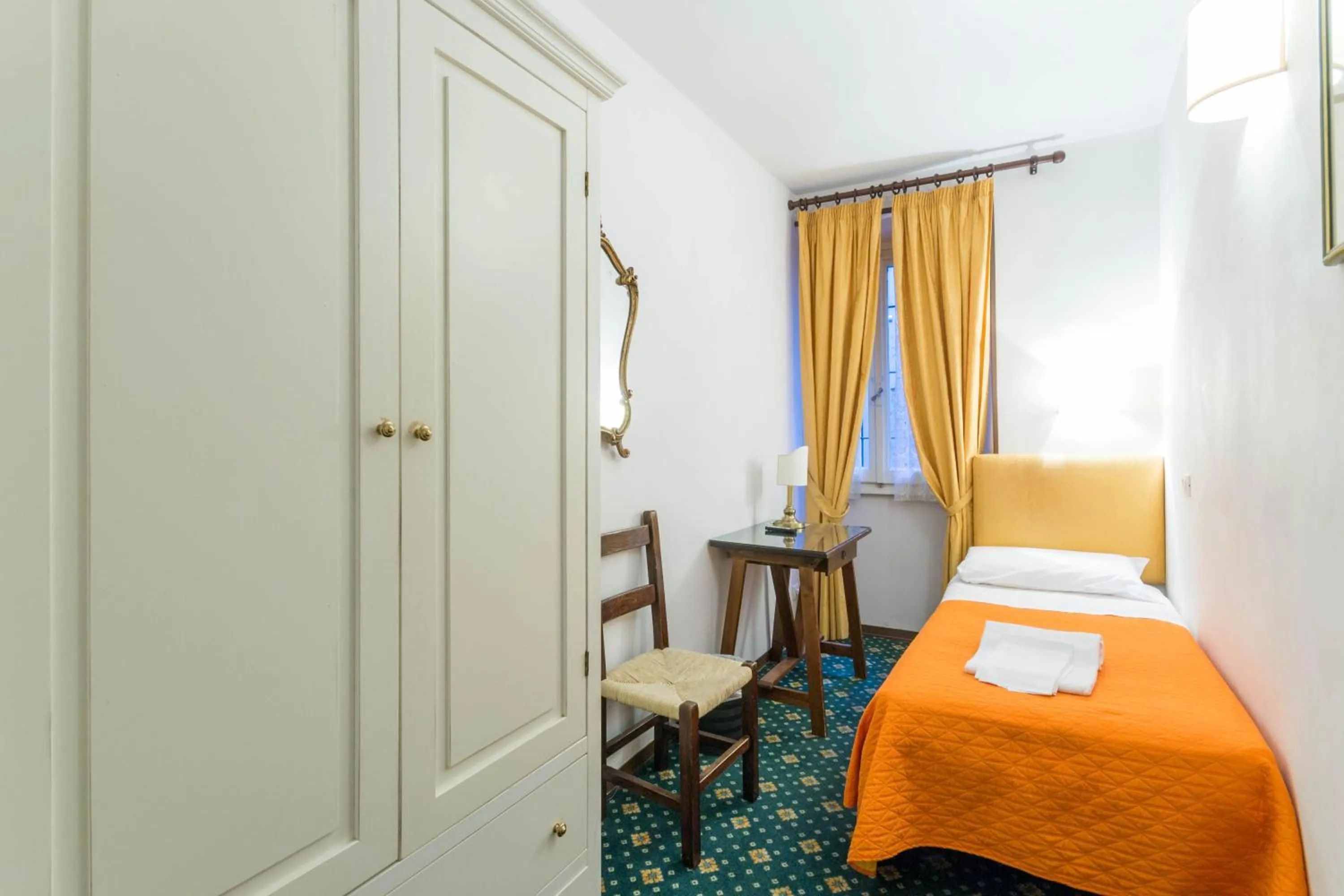 Photo of the whole room, Bed in Hotel Rex